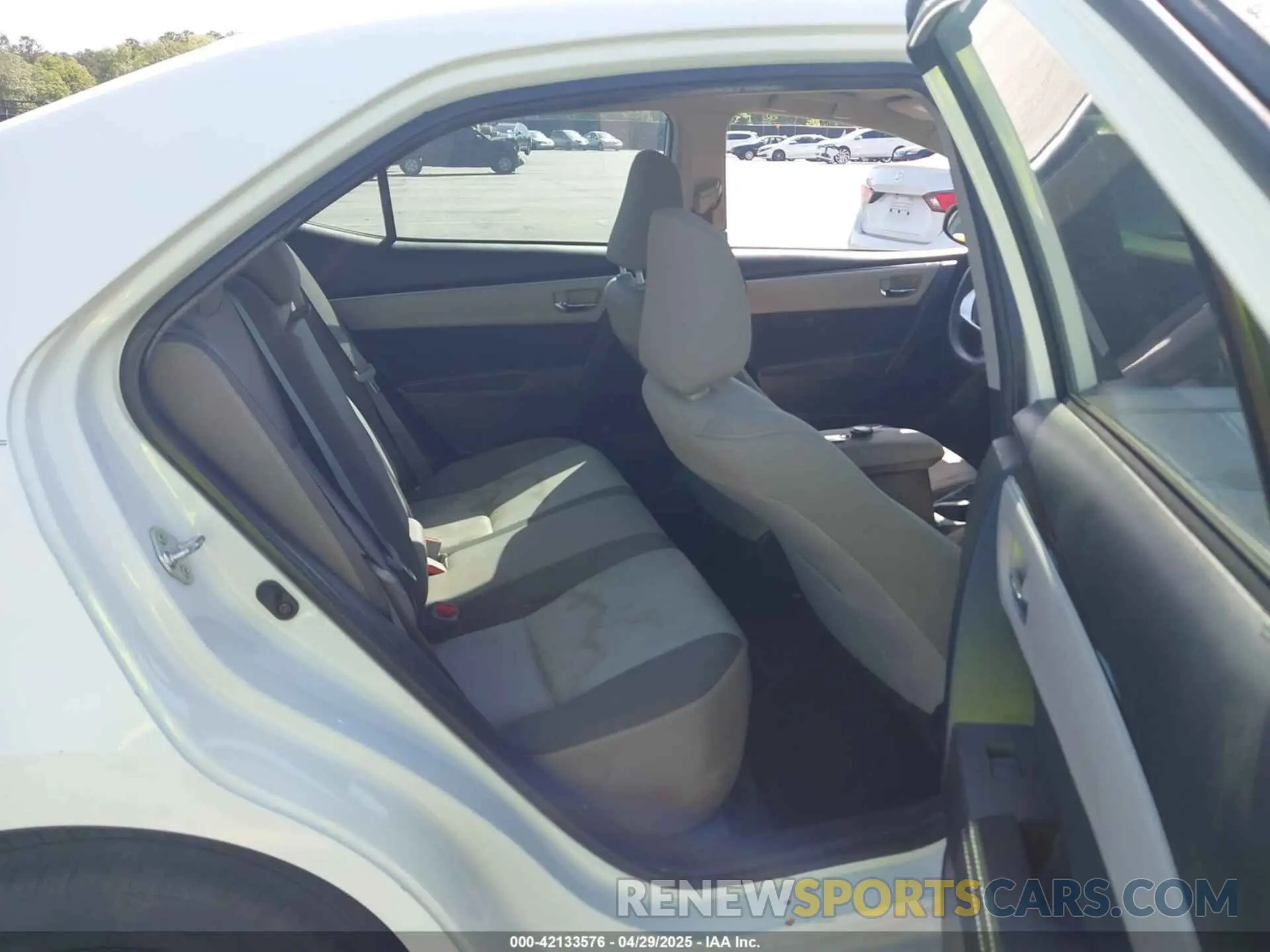 8 Photograph of a damaged car 5YFBURHEXKP887648 TOYOTA COROLLA 2019