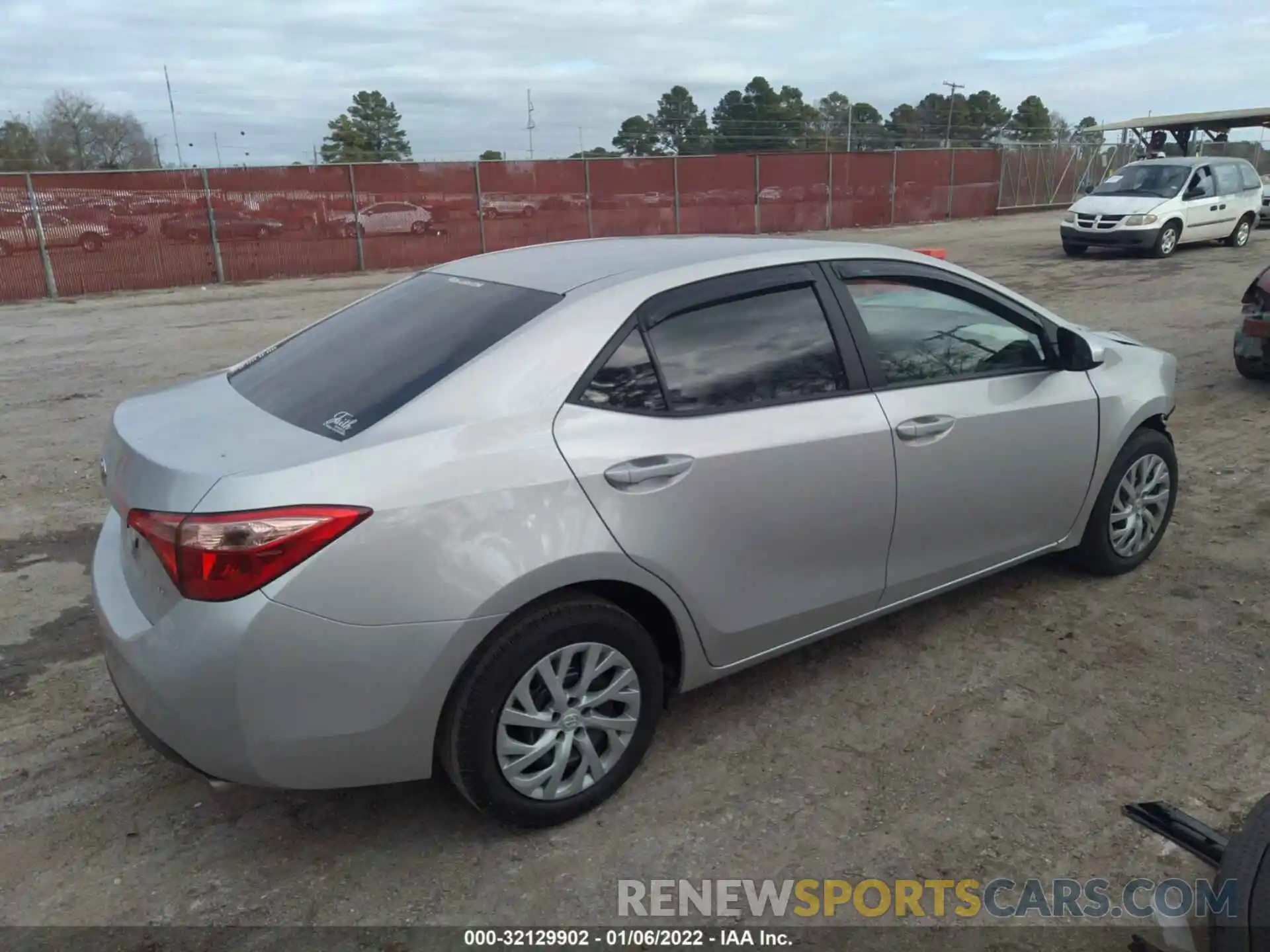 4 Photograph of a damaged car 5YFBURHEXKP891327 TOYOTA COROLLA 2019