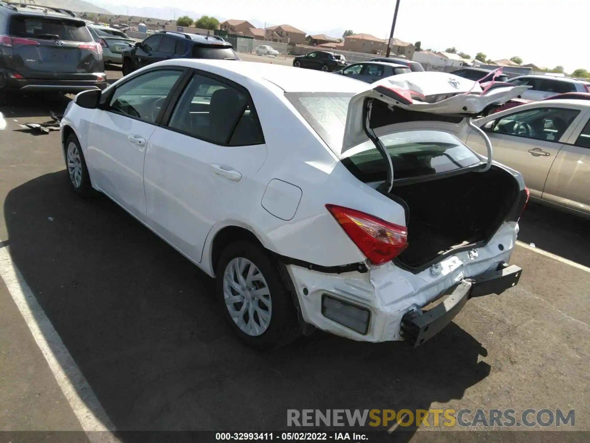 3 Photograph of a damaged car 5YFBURHEXKP895104 TOYOTA COROLLA 2019