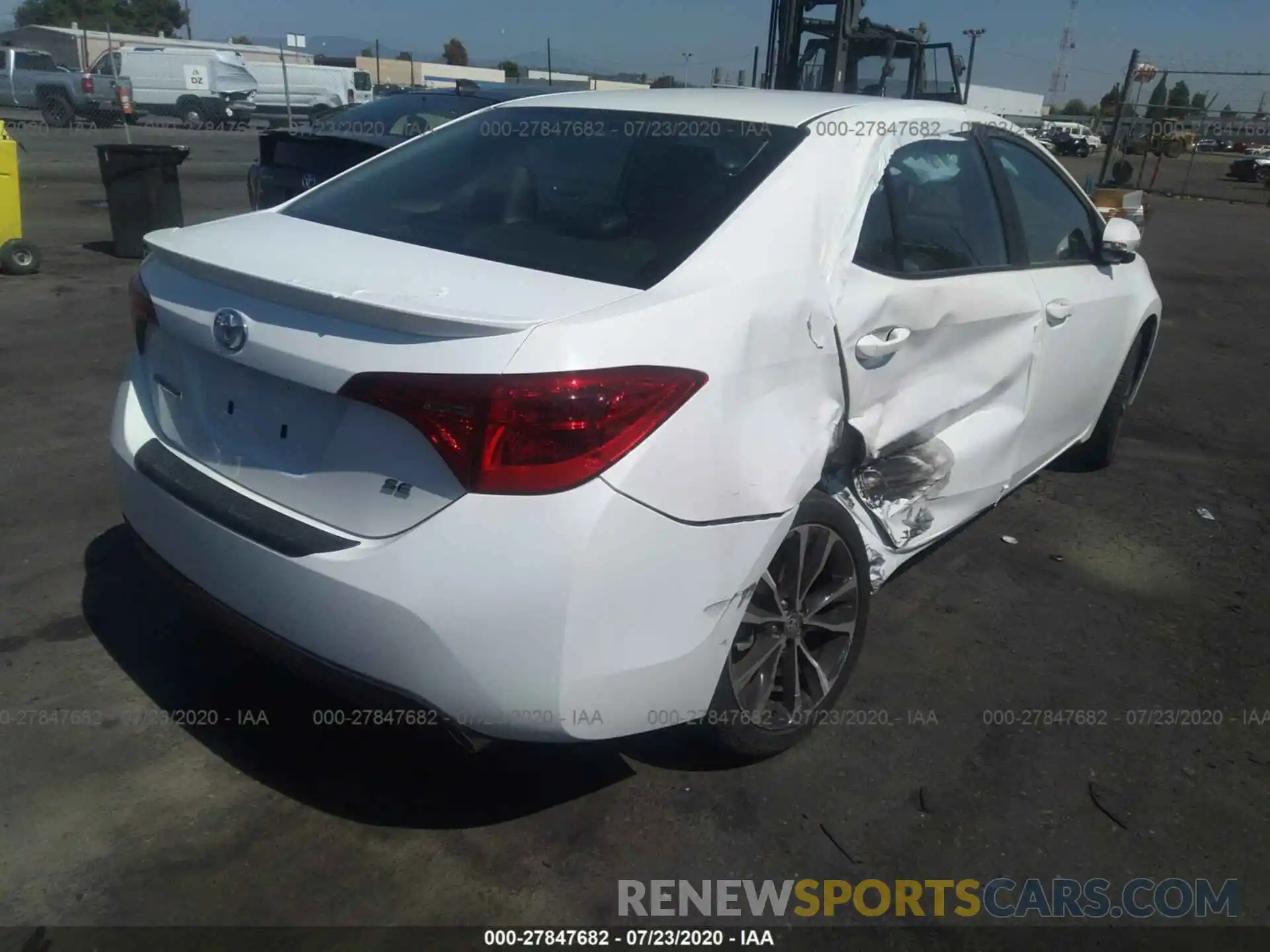 4 Photograph of a damaged car 5YFBURHEXKP897984 TOYOTA COROLLA 2019