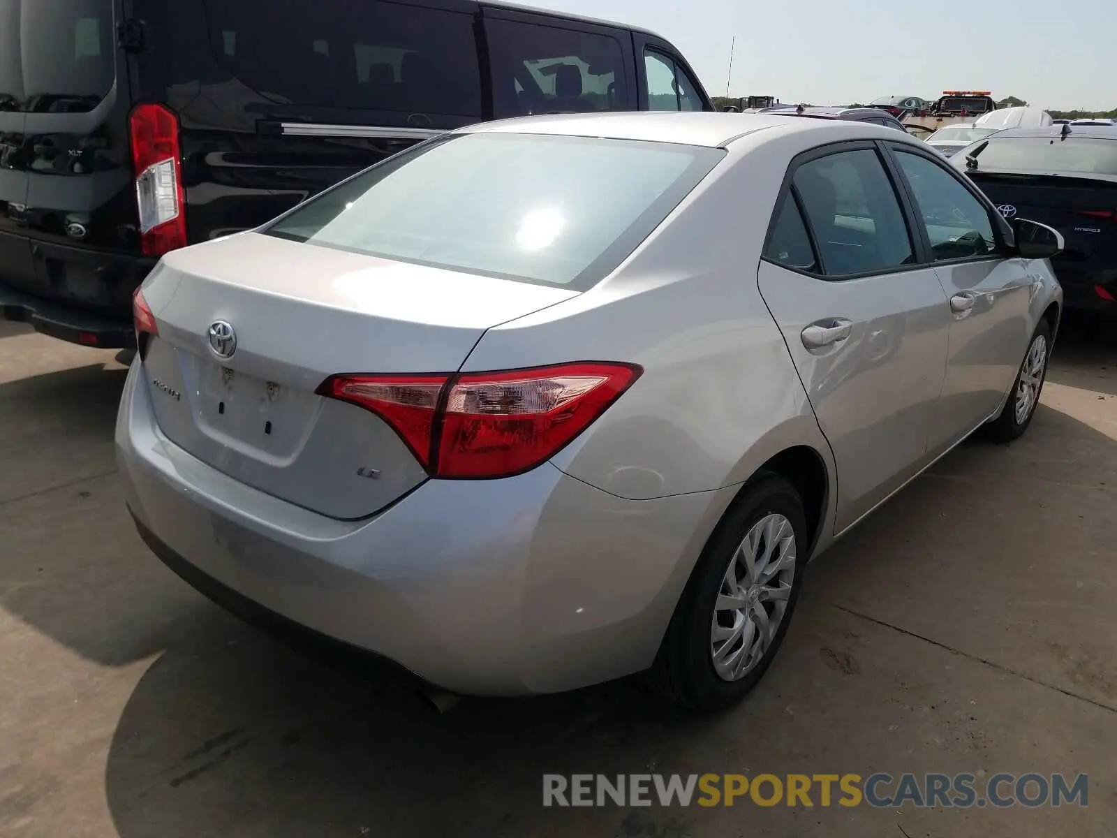 4 Photograph of a damaged car 5YFBURHEXKP898634 TOYOTA COROLLA 2019