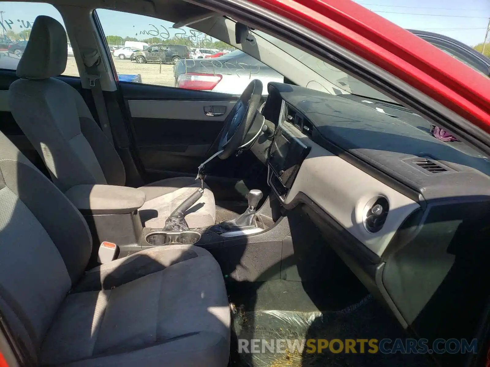 5 Photograph of a damaged car 5YFBURHEXKP898813 TOYOTA COROLLA 2019