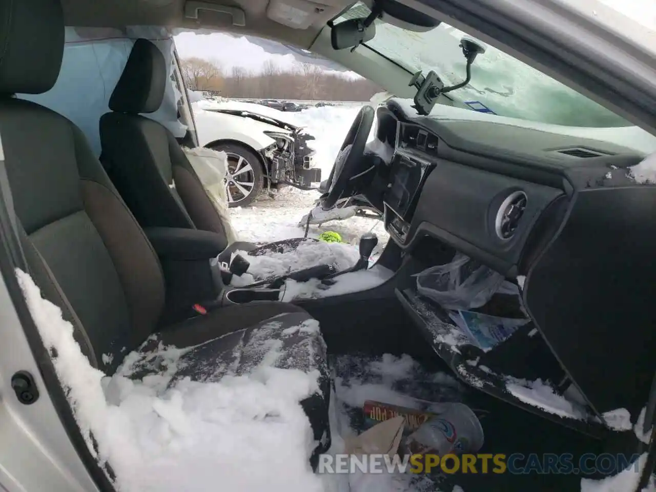 5 Photograph of a damaged car 5YFBURHEXKP900043 TOYOTA COROLLA 2019