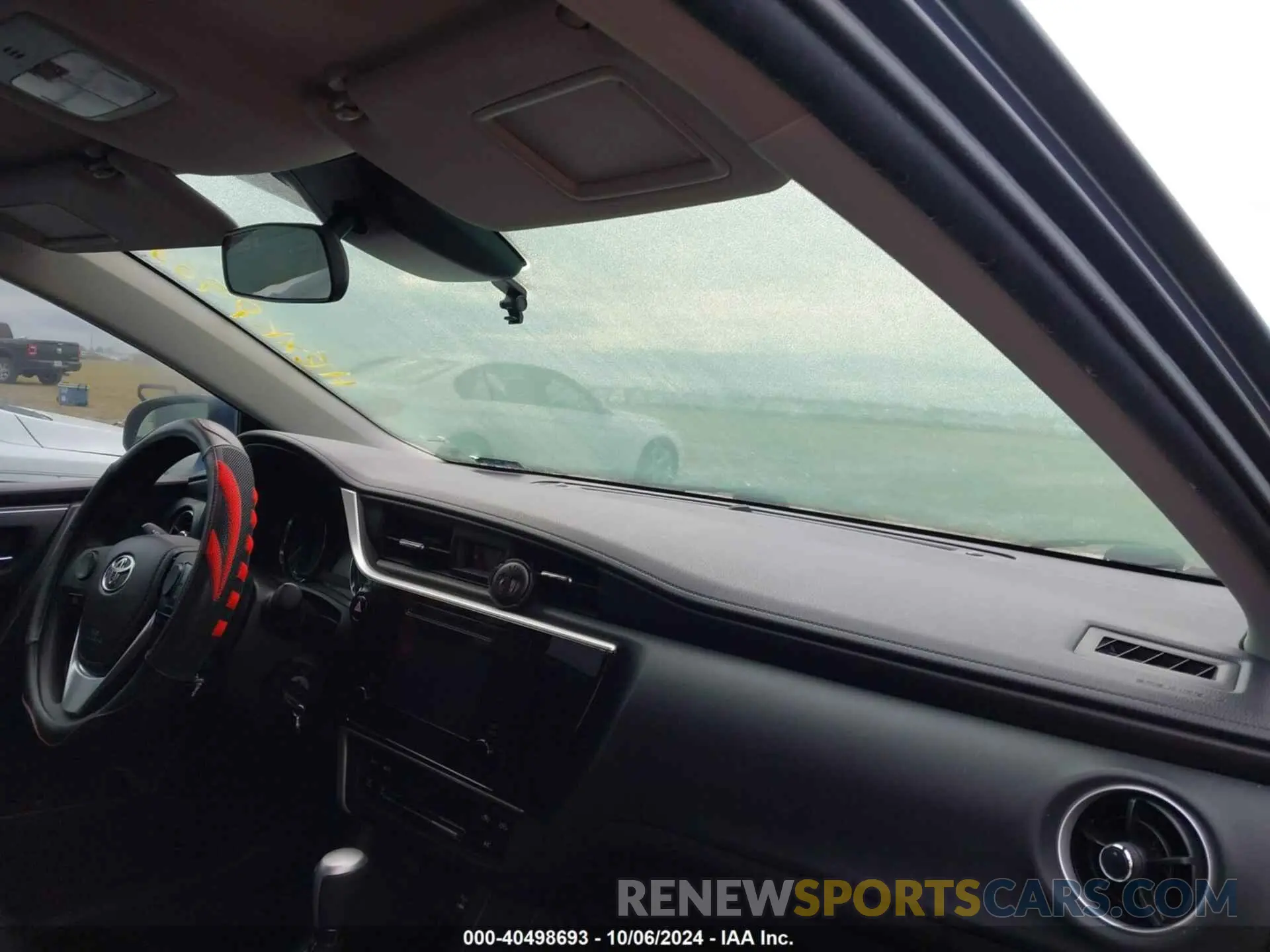 5 Photograph of a damaged car 5YFBURHEXKP900611 TOYOTA COROLLA 2019