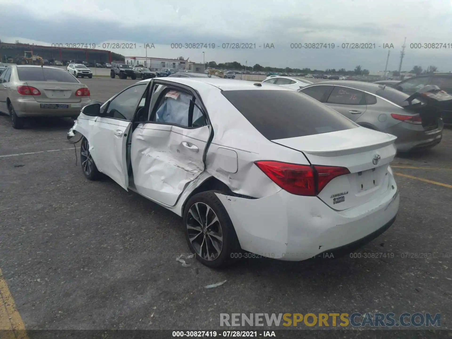 3 Photograph of a damaged car 5YFBURHEXKP906845 TOYOTA COROLLA 2019