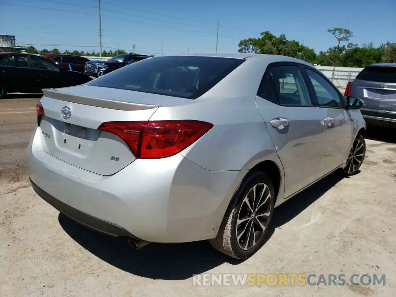 4 Photograph of a damaged car 5YFBURHEXKP909034 TOYOTA COROLLA 2019