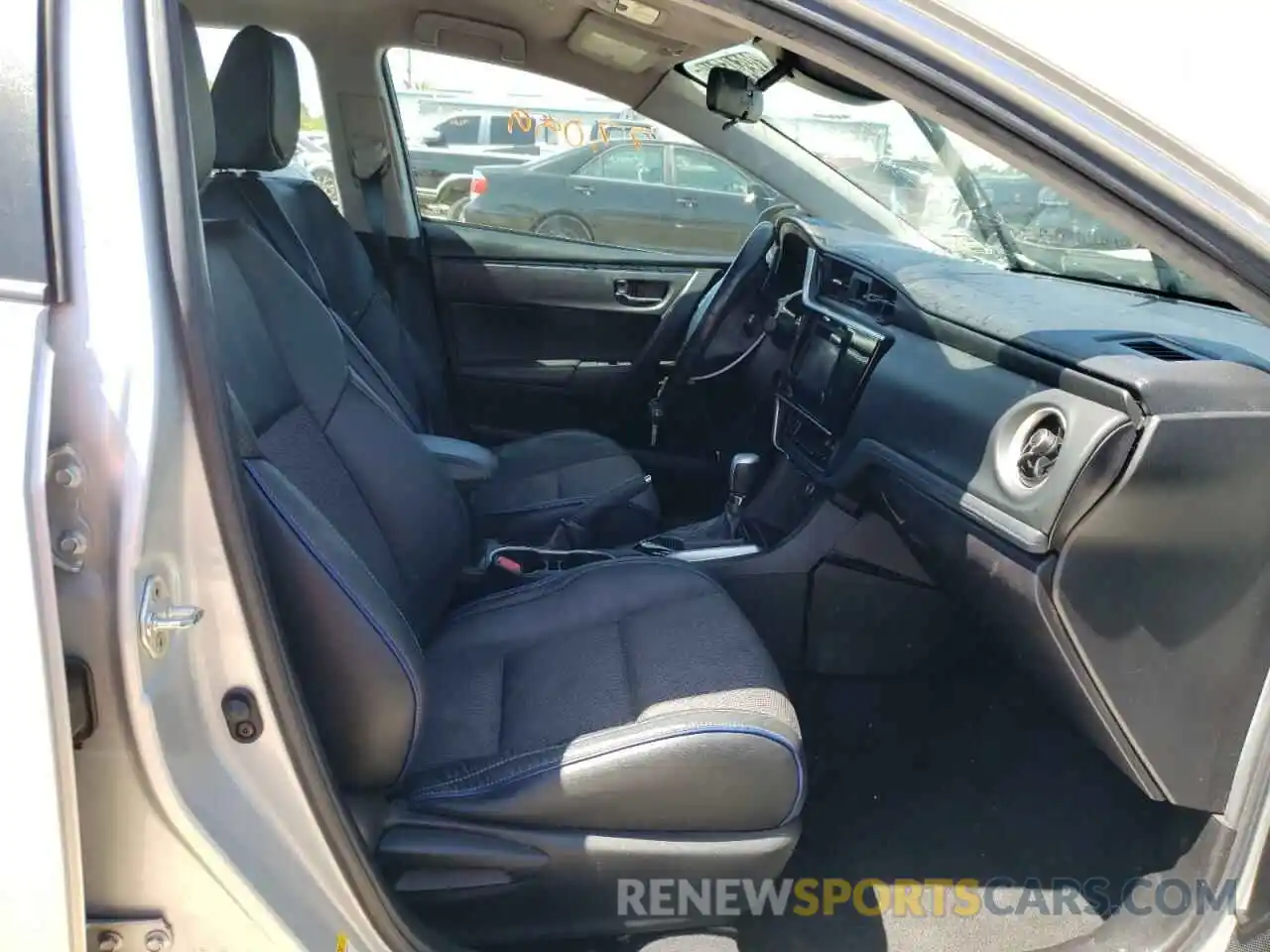 5 Photograph of a damaged car 5YFBURHEXKP909034 TOYOTA COROLLA 2019