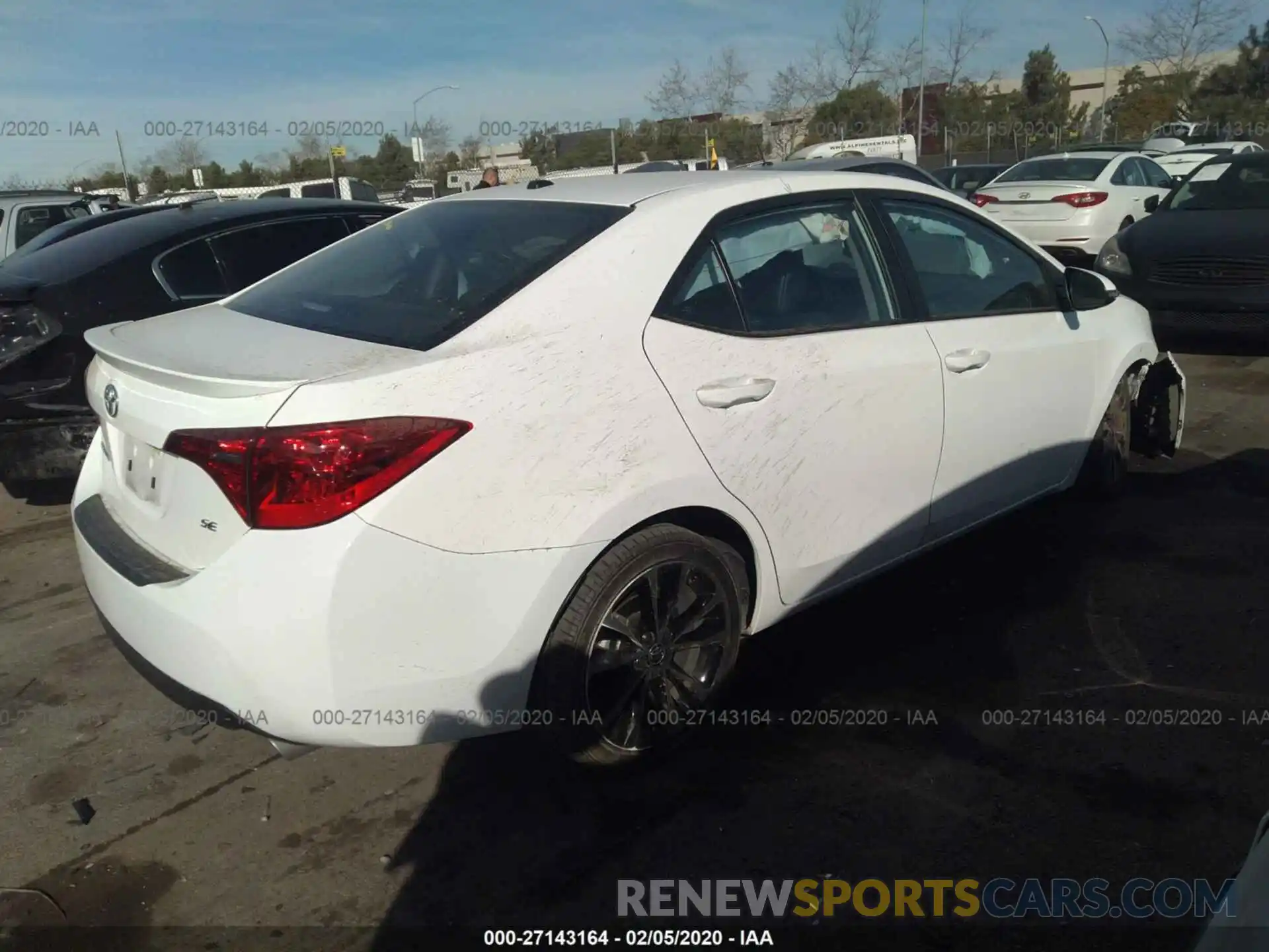 4 Photograph of a damaged car 5YFBURHEXKP909177 TOYOTA COROLLA 2019