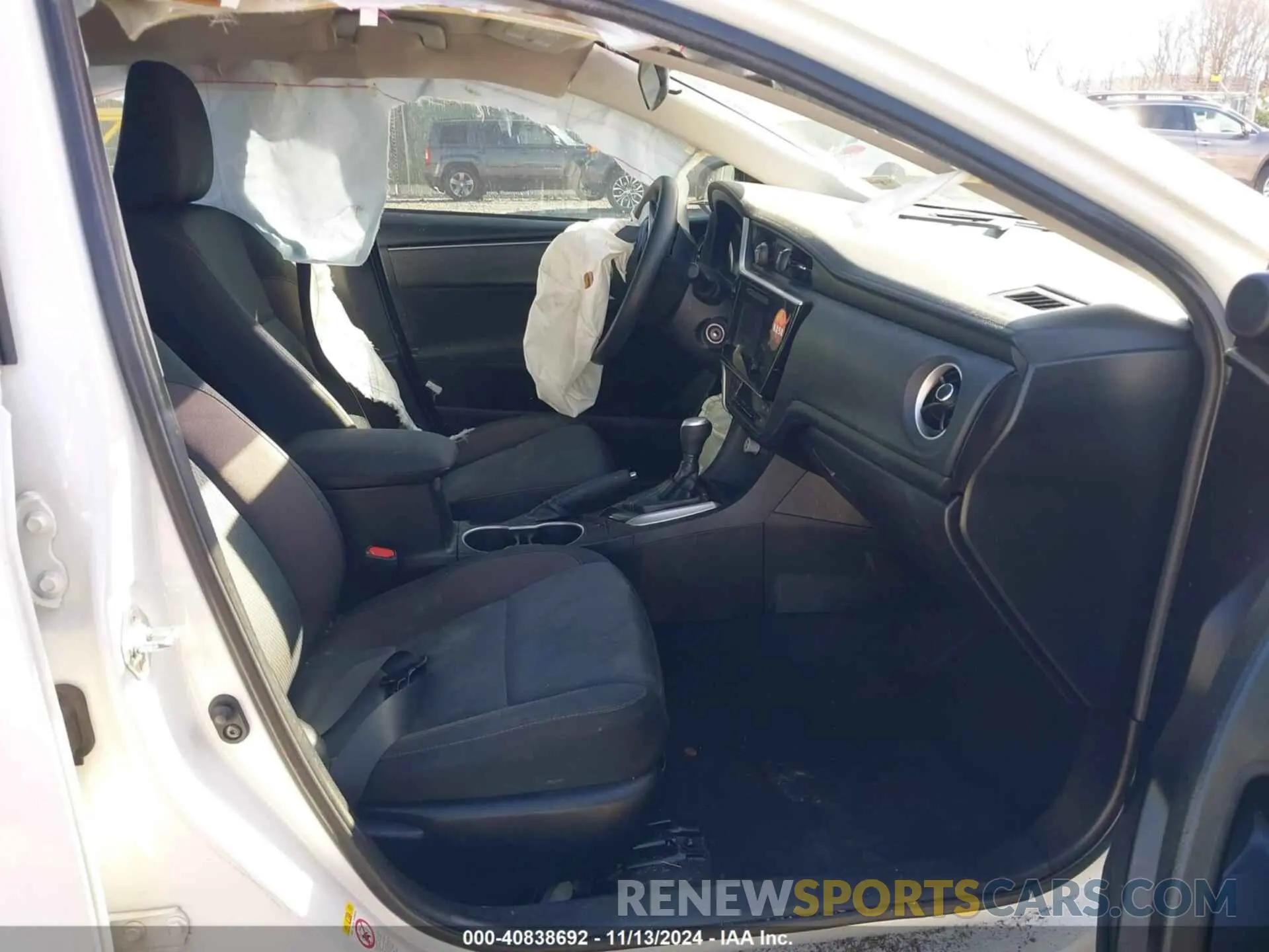 5 Photograph of a damaged car 5YFBURHEXKP912547 TOYOTA COROLLA 2019