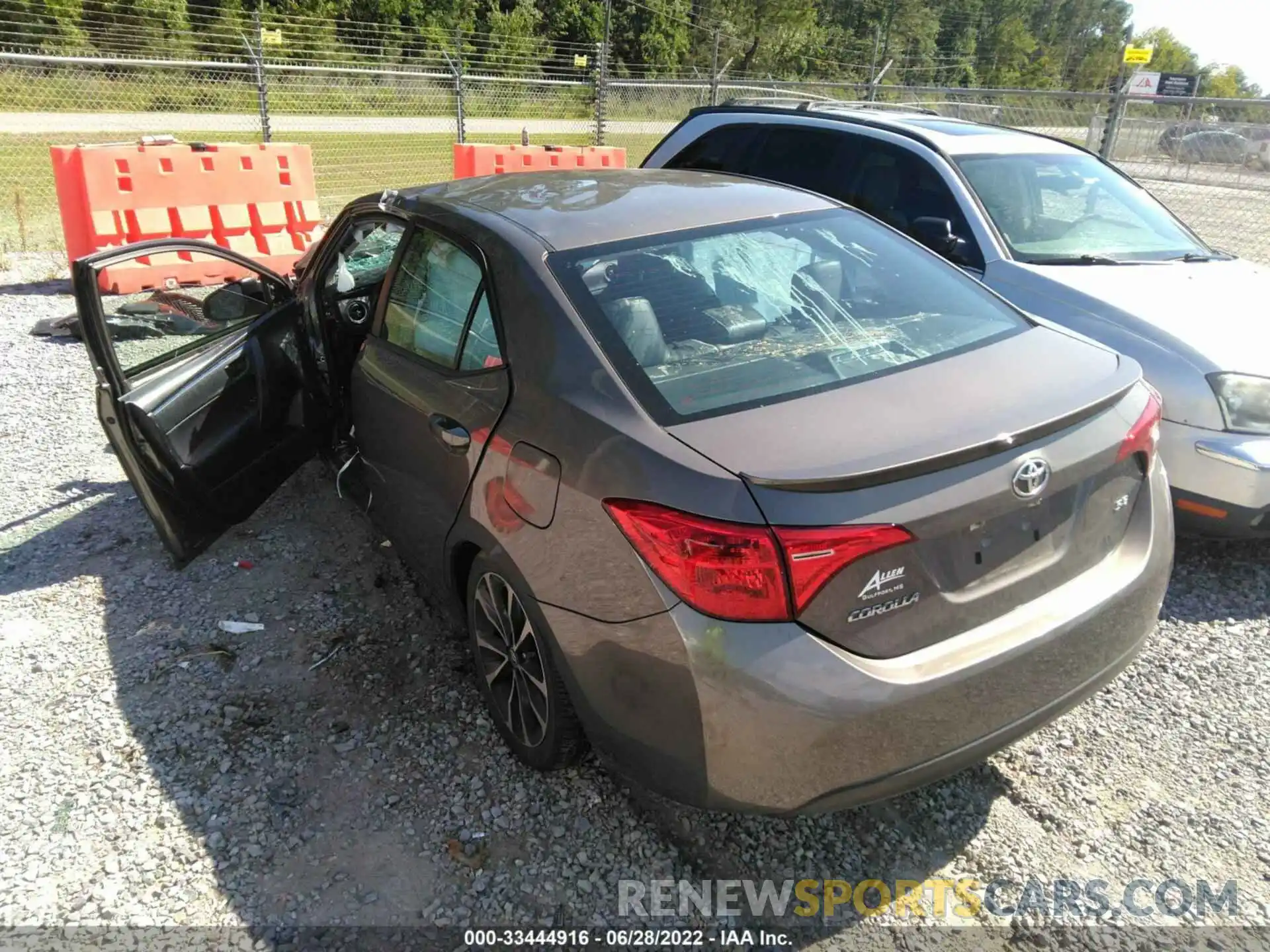 3 Photograph of a damaged car 5YFBURHEXKP915089 TOYOTA COROLLA 2019