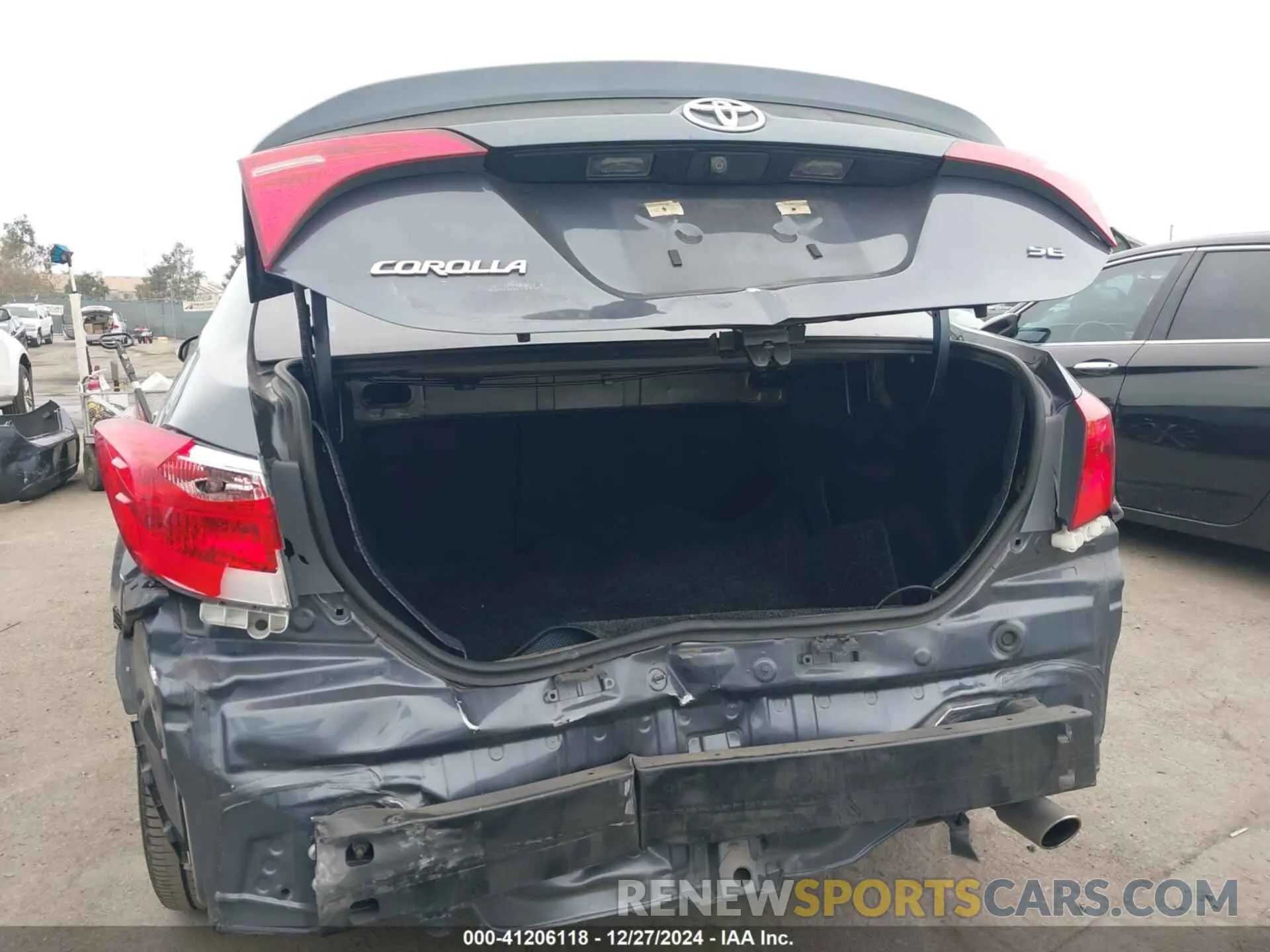 17 Photograph of a damaged car 5YFBURHEXKP918106 TOYOTA COROLLA 2019