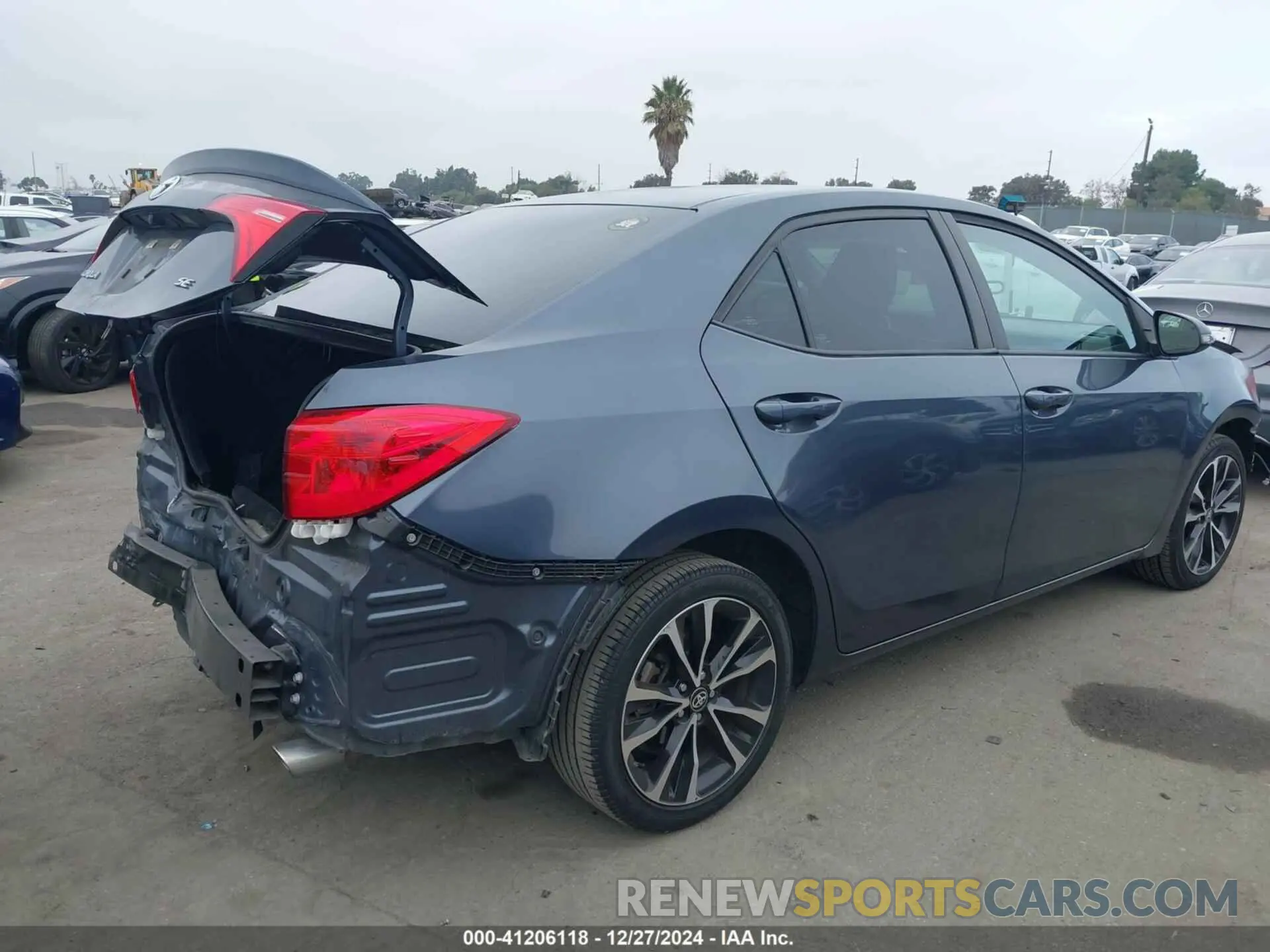 4 Photograph of a damaged car 5YFBURHEXKP918106 TOYOTA COROLLA 2019