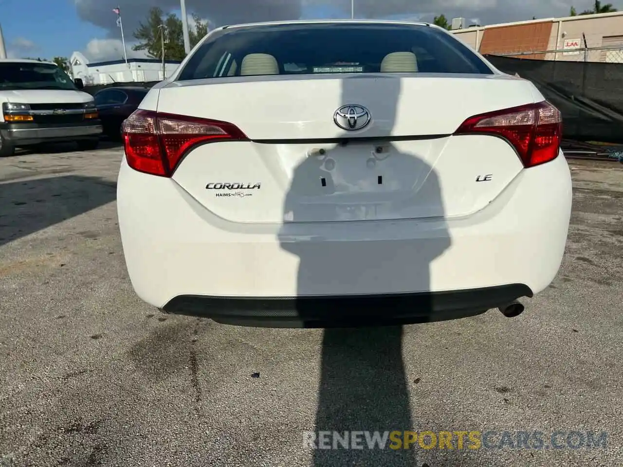 12 Photograph of a damaged car 5YFBURHEXKP921605 TOYOTA COROLLA 2019