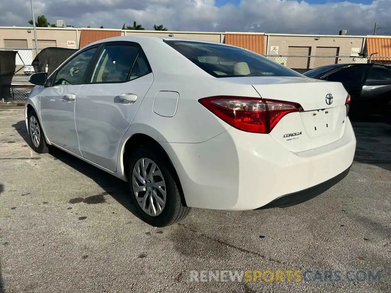 3 Photograph of a damaged car 5YFBURHEXKP921605 TOYOTA COROLLA 2019