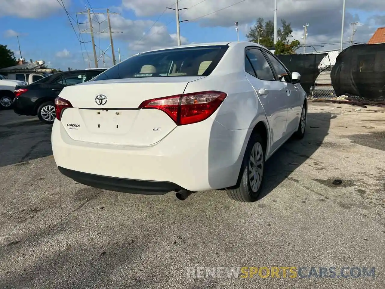 4 Photograph of a damaged car 5YFBURHEXKP921605 TOYOTA COROLLA 2019