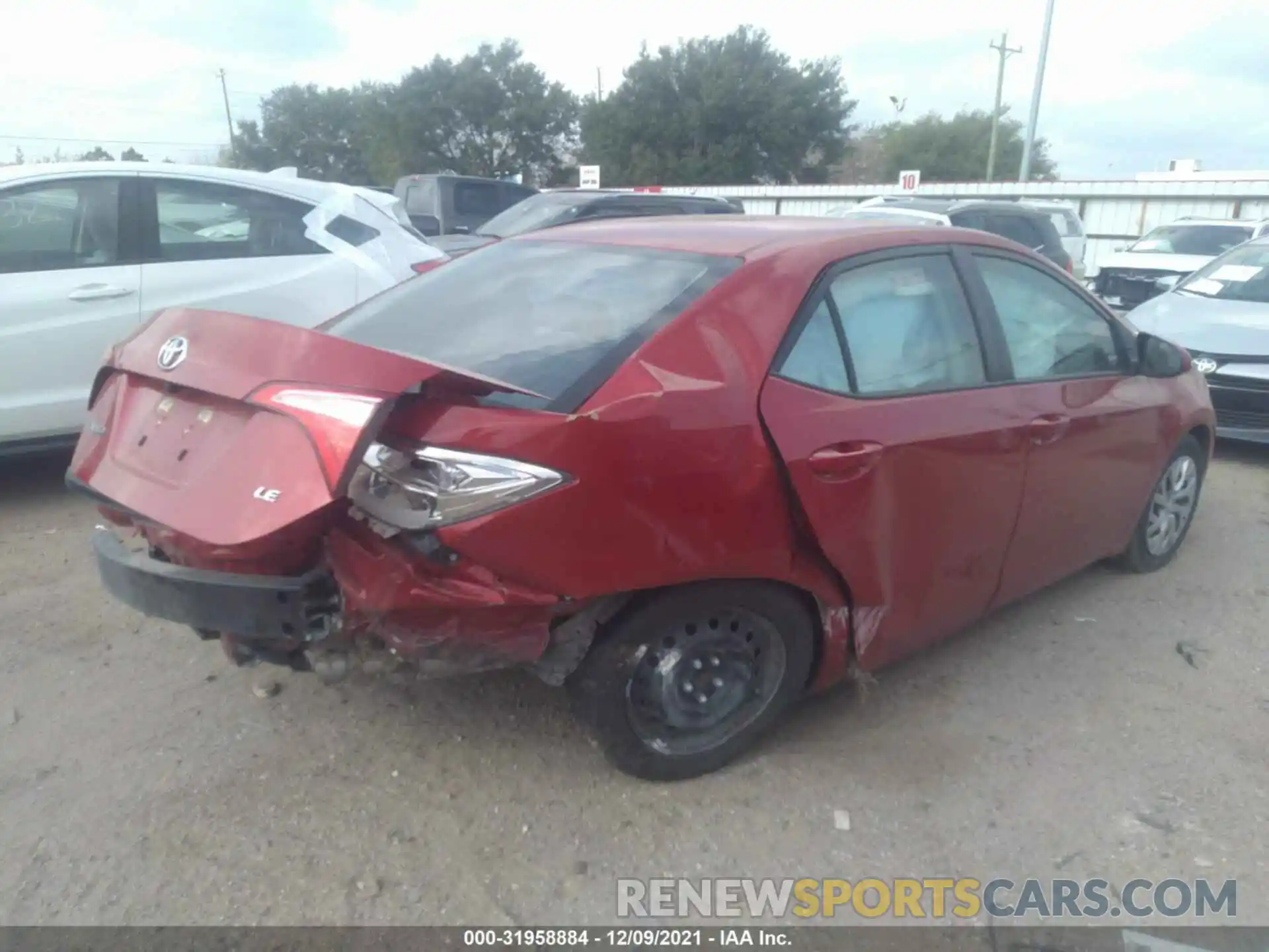 4 Photograph of a damaged car 5YFBURHEXKP925203 TOYOTA COROLLA 2019