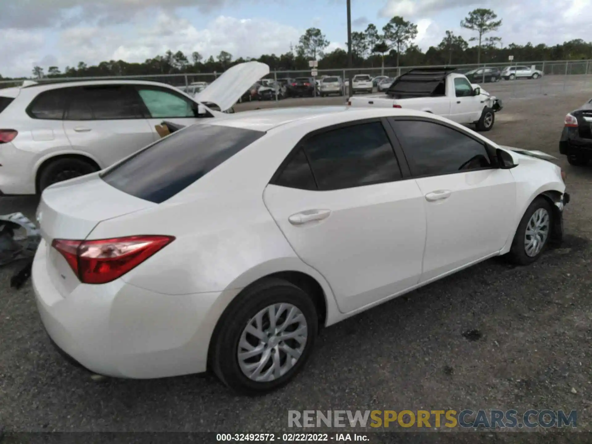 4 Photograph of a damaged car 5YFBURHEXKP925864 TOYOTA COROLLA 2019