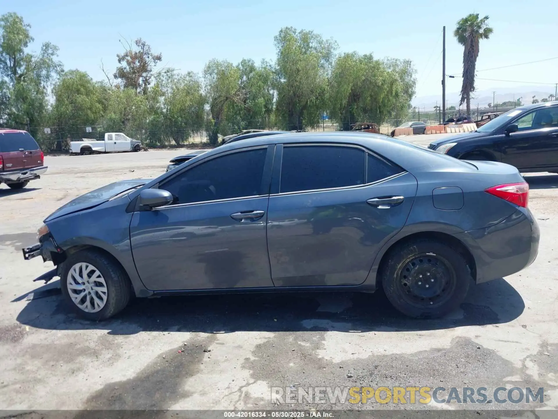 14 Photograph of a damaged car 5YFBURHEXKP926609 TOYOTA COROLLA 2019