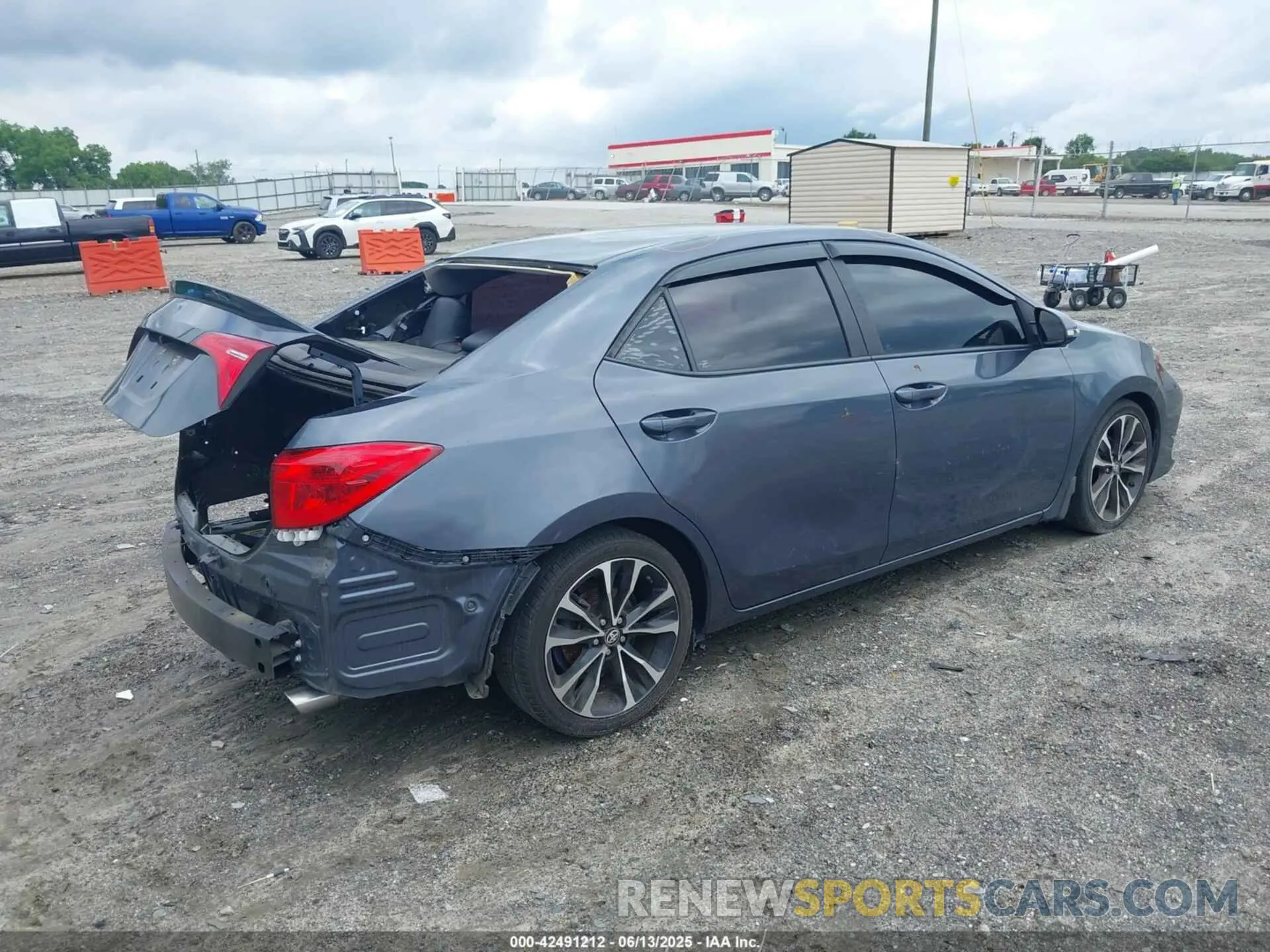 4 Photograph of a damaged car 5YFBURHEXKP926710 TOYOTA COROLLA 2019