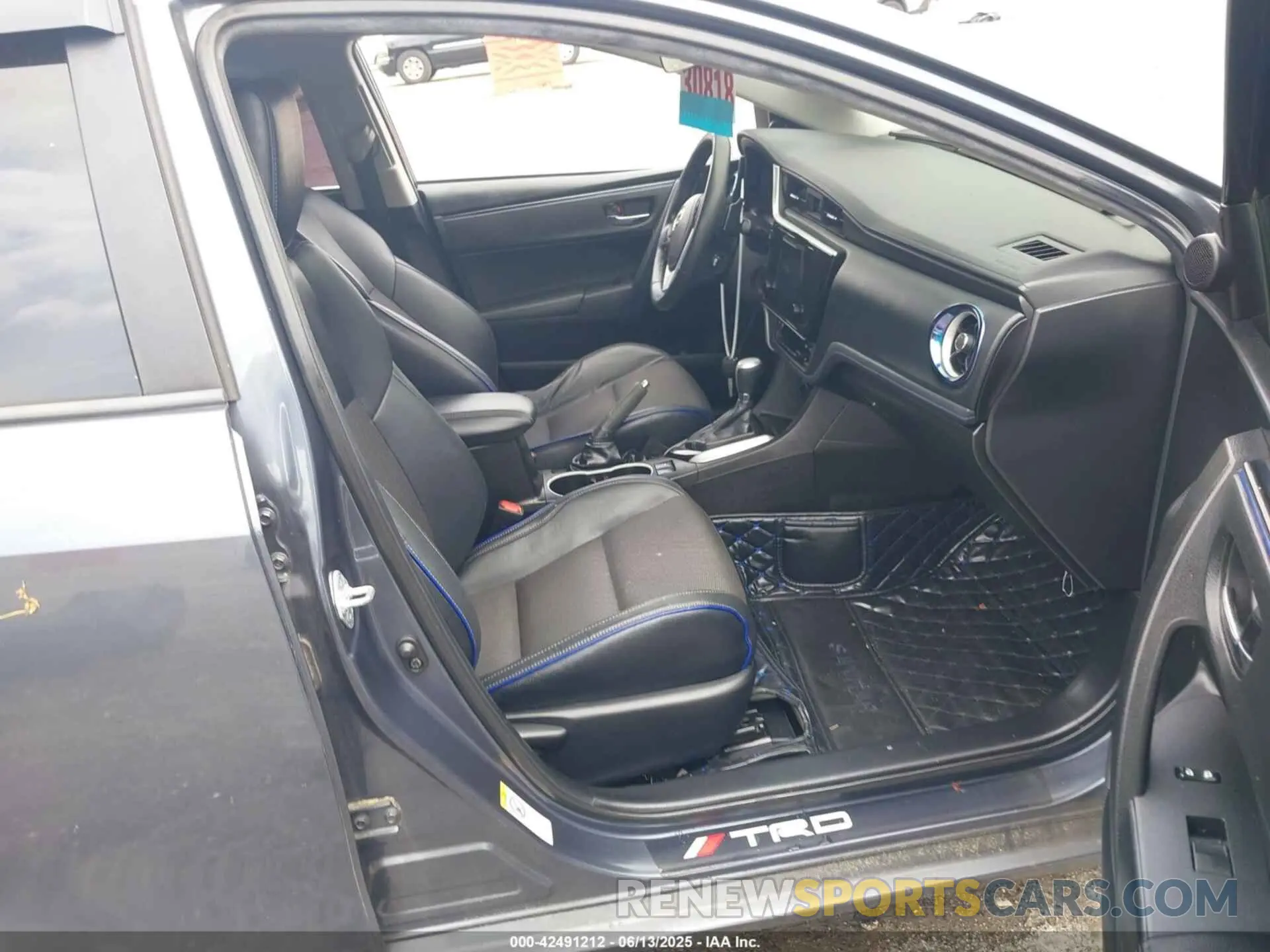 5 Photograph of a damaged car 5YFBURHEXKP926710 TOYOTA COROLLA 2019