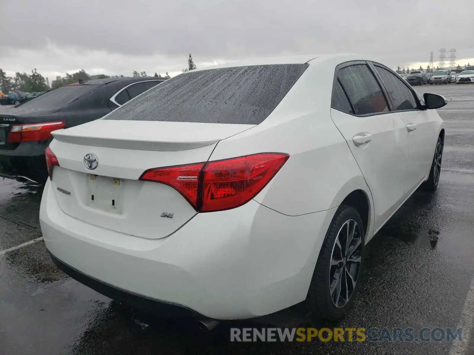 4 Photograph of a damaged car 5YFBURHEXKP927212 TOYOTA COROLLA 2019