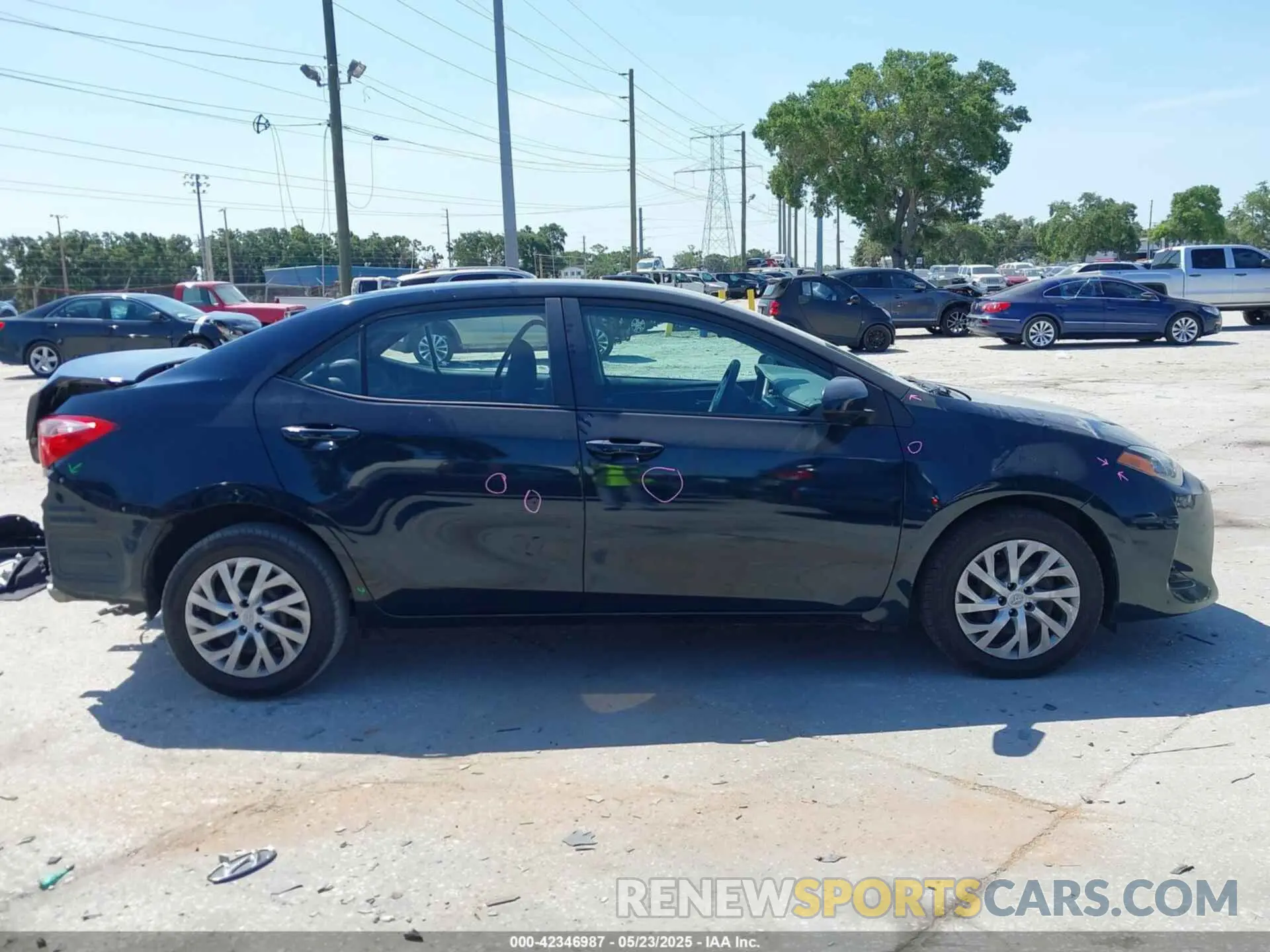 13 Photograph of a damaged car 5YFBURHEXKP929493 TOYOTA COROLLA 2019