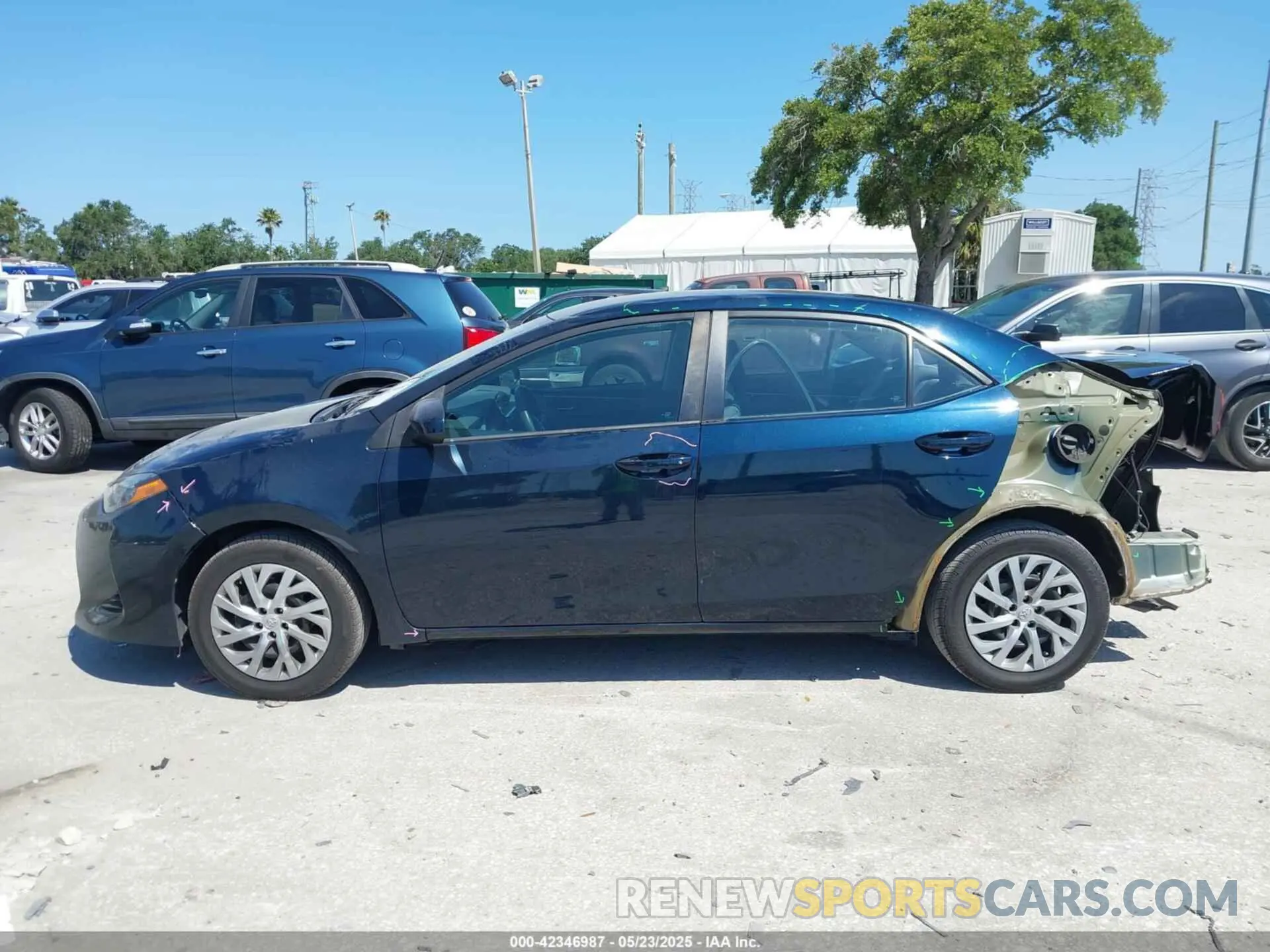 14 Photograph of a damaged car 5YFBURHEXKP929493 TOYOTA COROLLA 2019