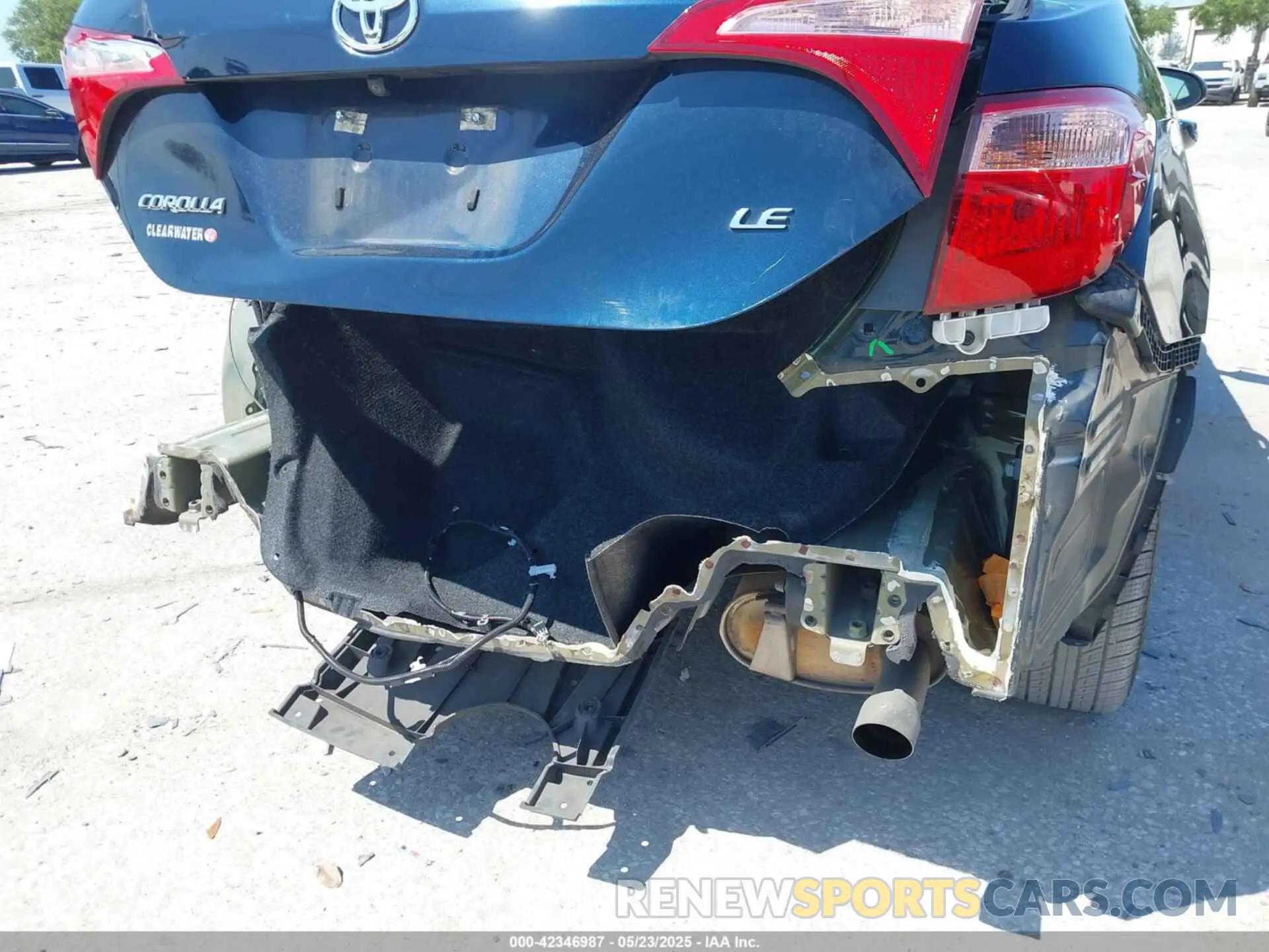 18 Photograph of a damaged car 5YFBURHEXKP929493 TOYOTA COROLLA 2019