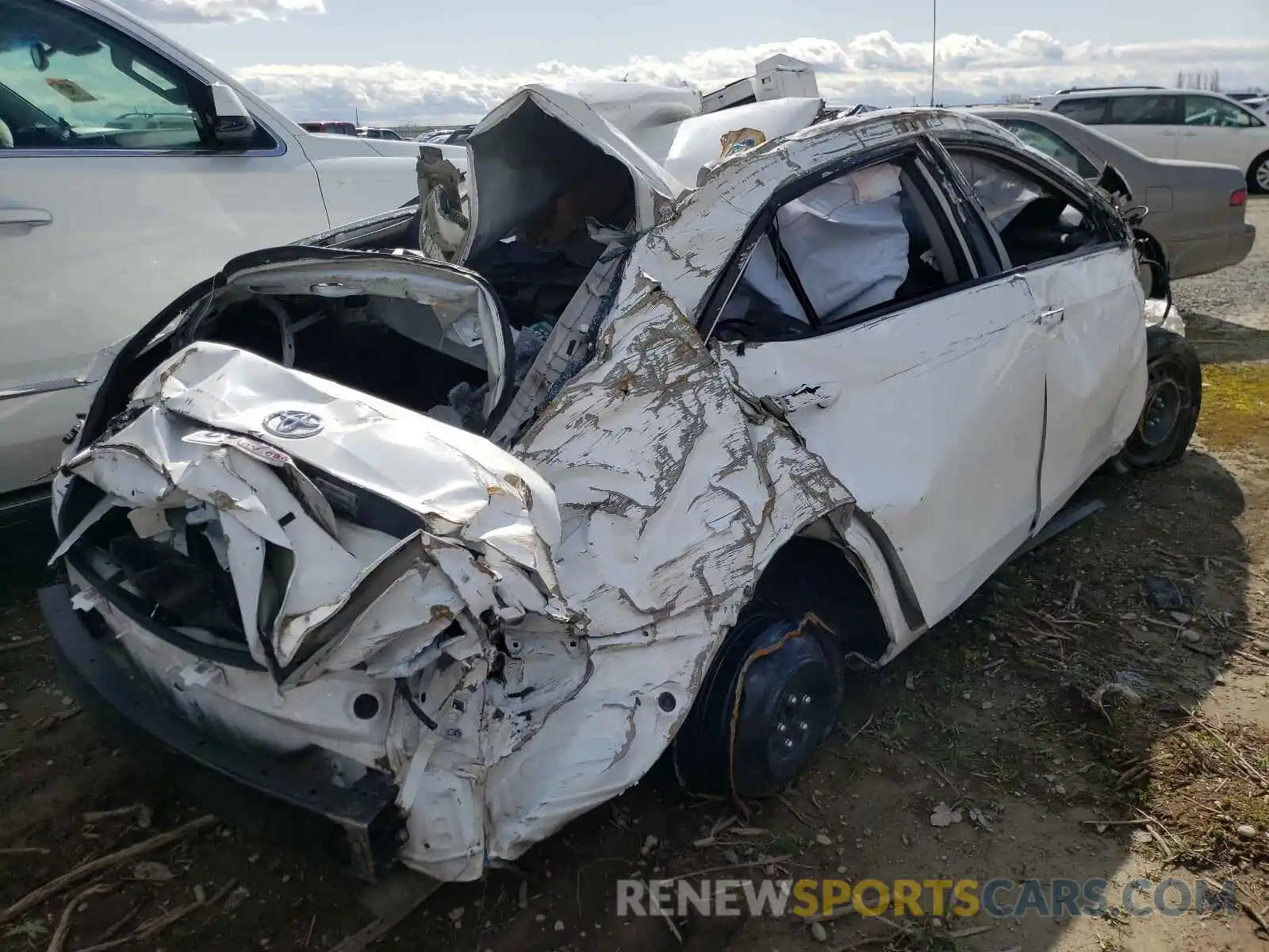 4 Photograph of a damaged car 5YFBURHEXKP932040 TOYOTA COROLLA 2019