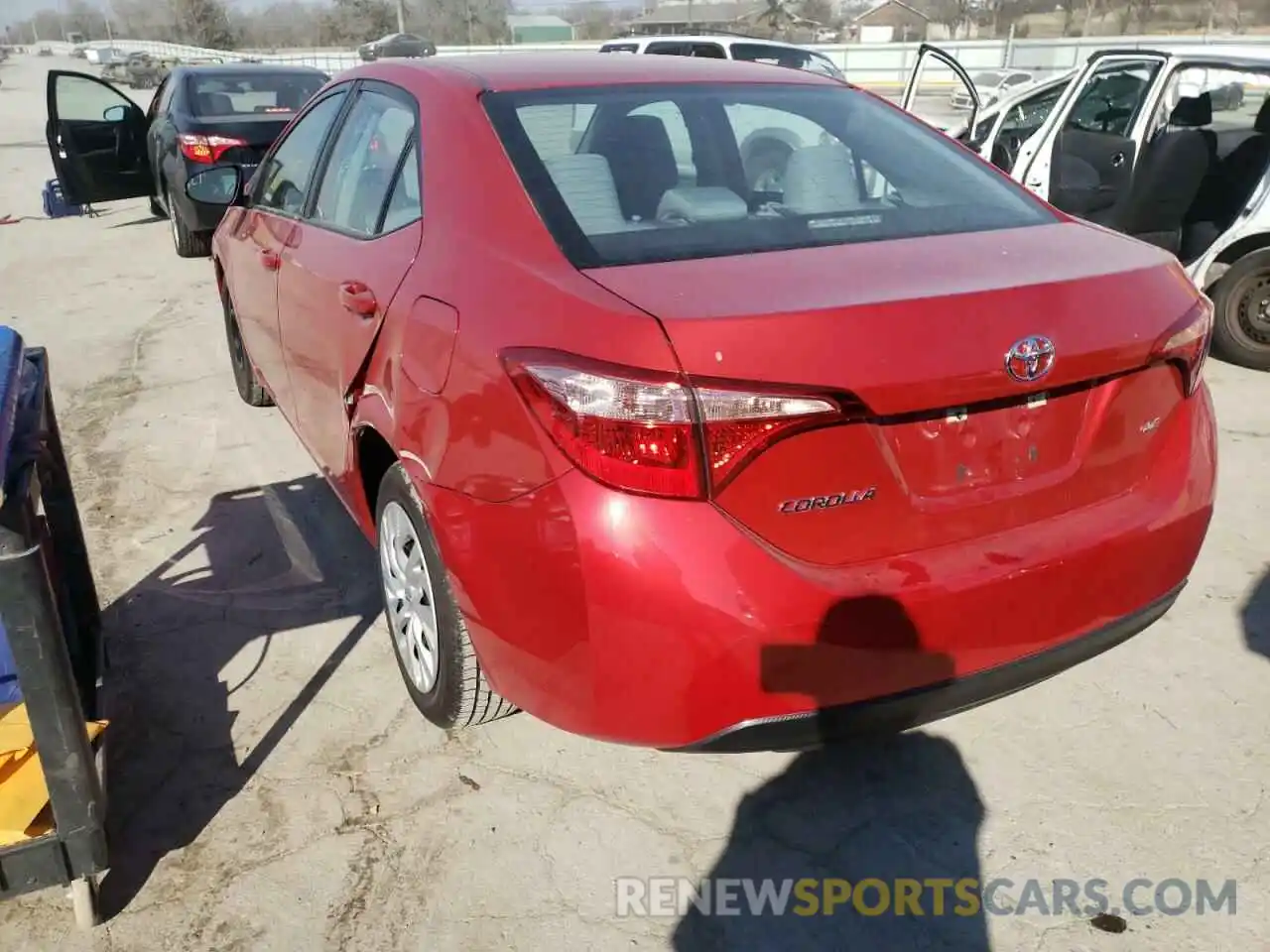 3 Photograph of a damaged car 5YFBURHEXKP934144 TOYOTA COROLLA 2019