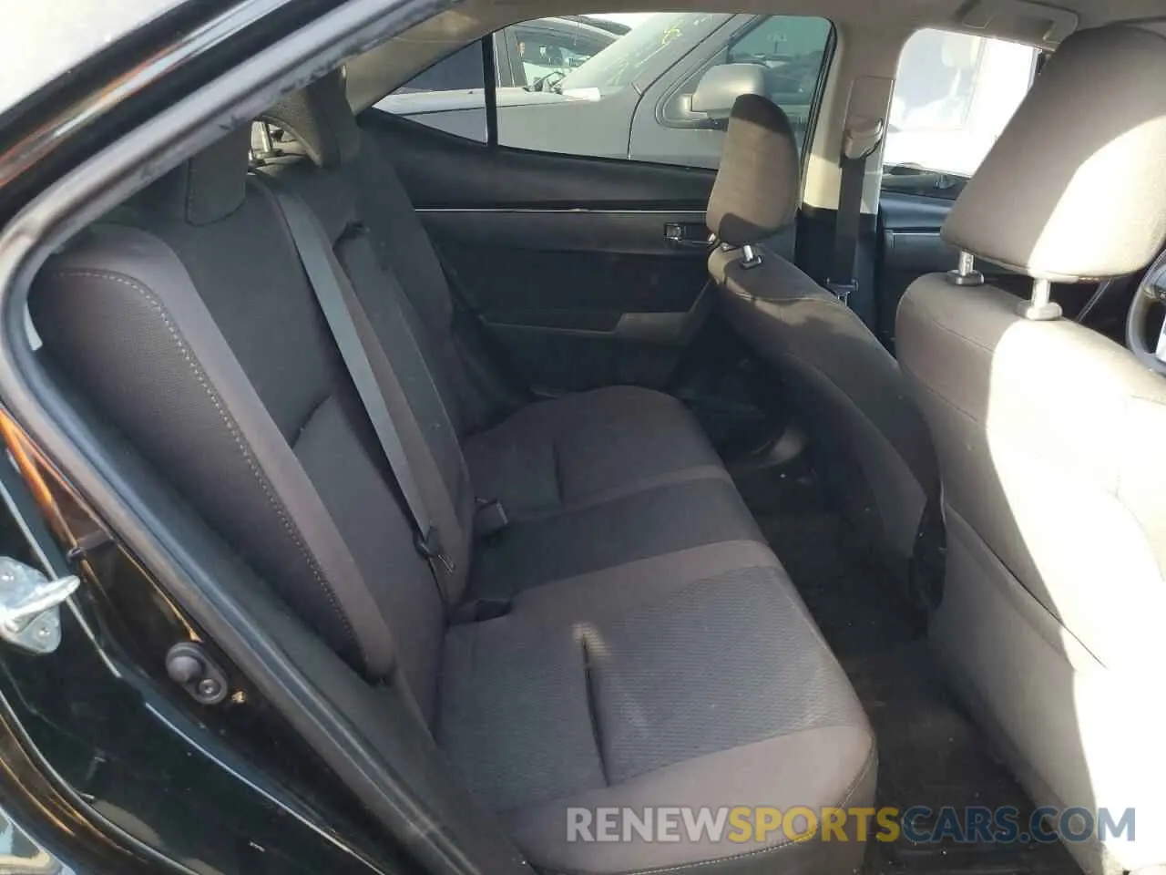 10 Photograph of a damaged car 5YFBURHEXKP934158 TOYOTA COROLLA 2019