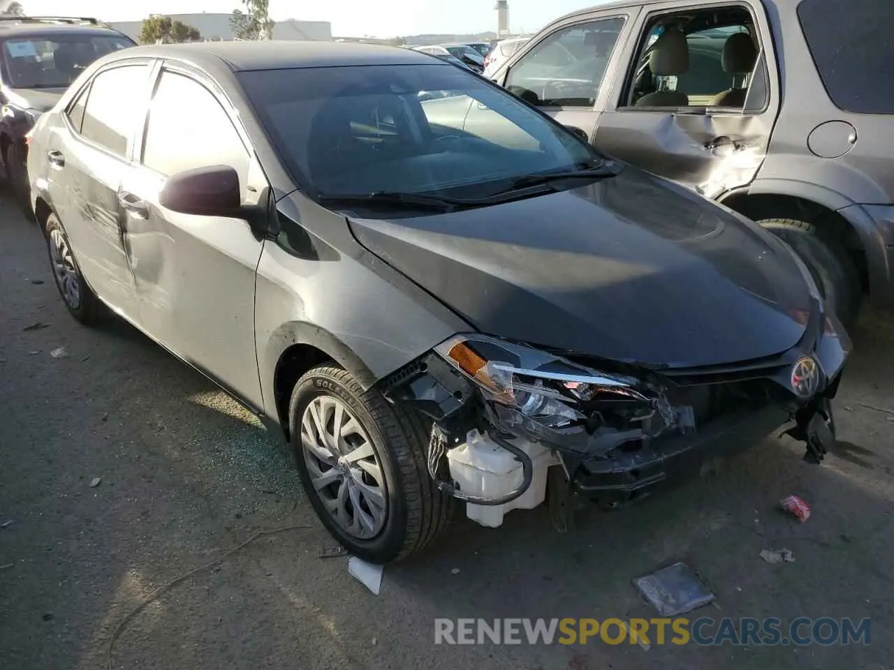 4 Photograph of a damaged car 5YFBURHEXKP934158 TOYOTA COROLLA 2019
