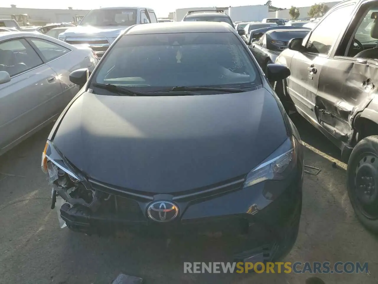 5 Photograph of a damaged car 5YFBURHEXKP934158 TOYOTA COROLLA 2019