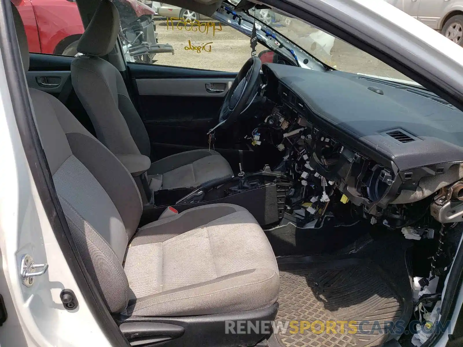 5 Photograph of a damaged car 5YFBURHEXKP936105 TOYOTA COROLLA 2019