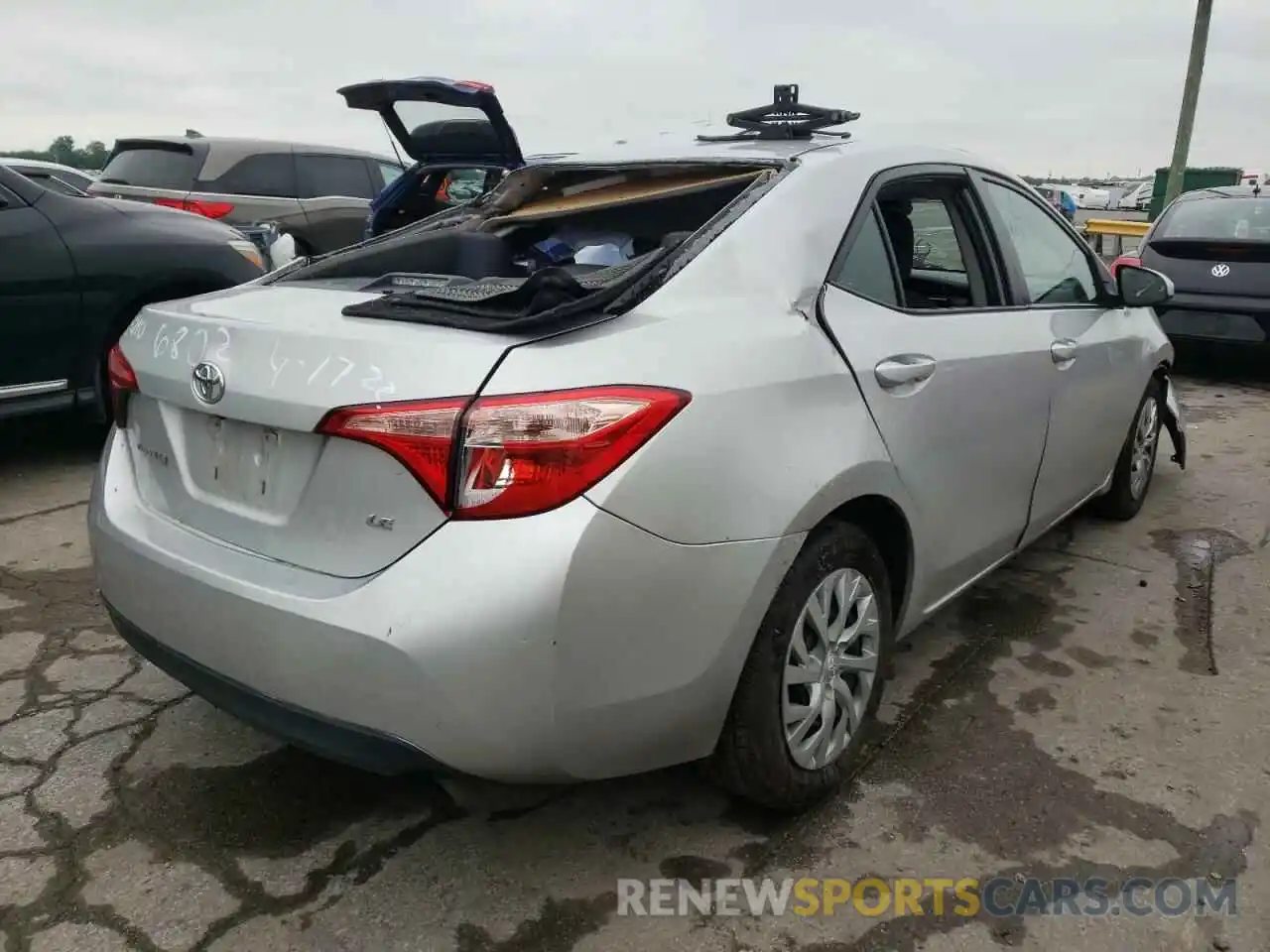 4 Photograph of a damaged car 5YFBURHEXKP936802 TOYOTA COROLLA 2019