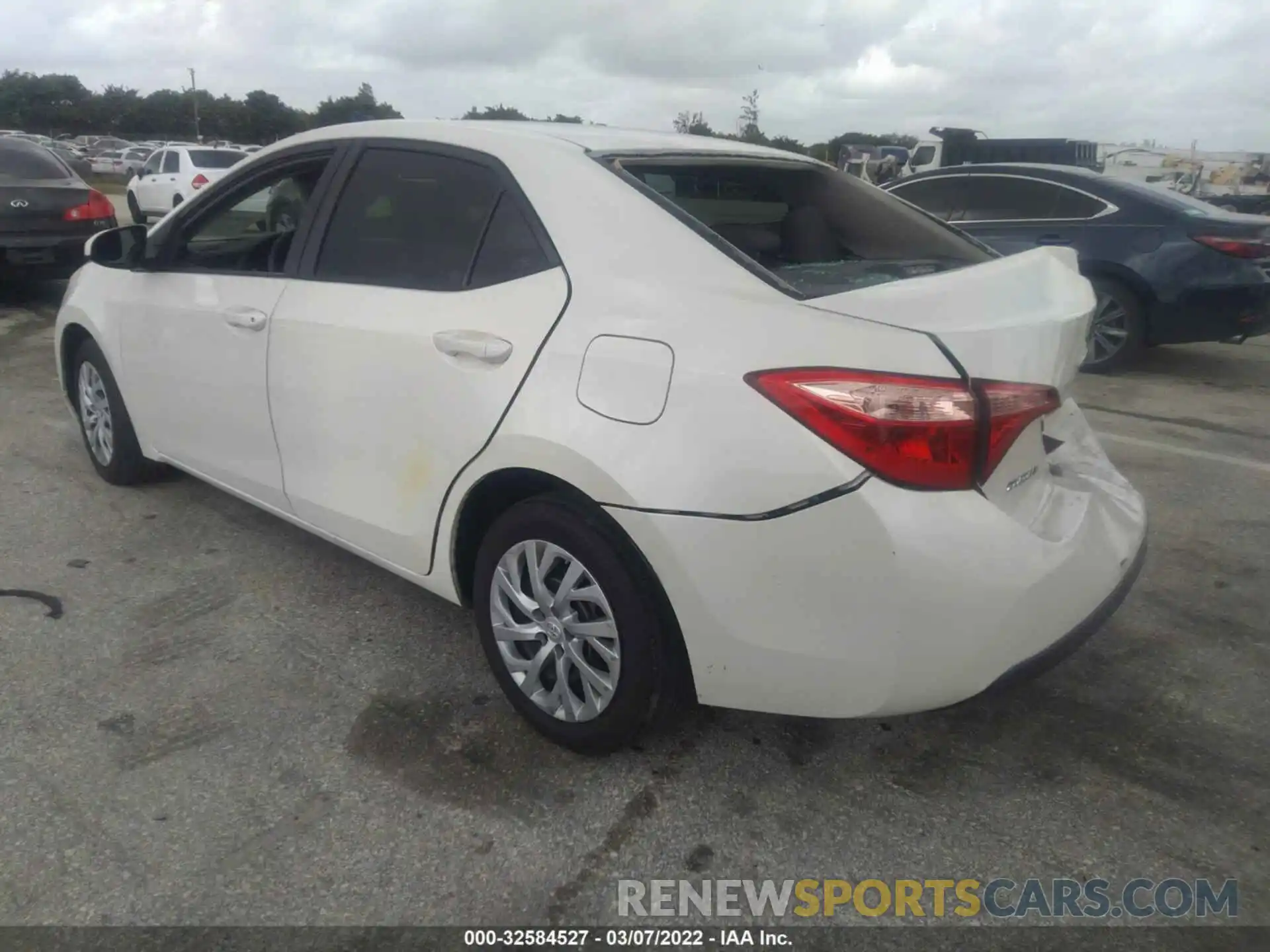 3 Photograph of a damaged car 5YFBURHEXKP938629 TOYOTA COROLLA 2019