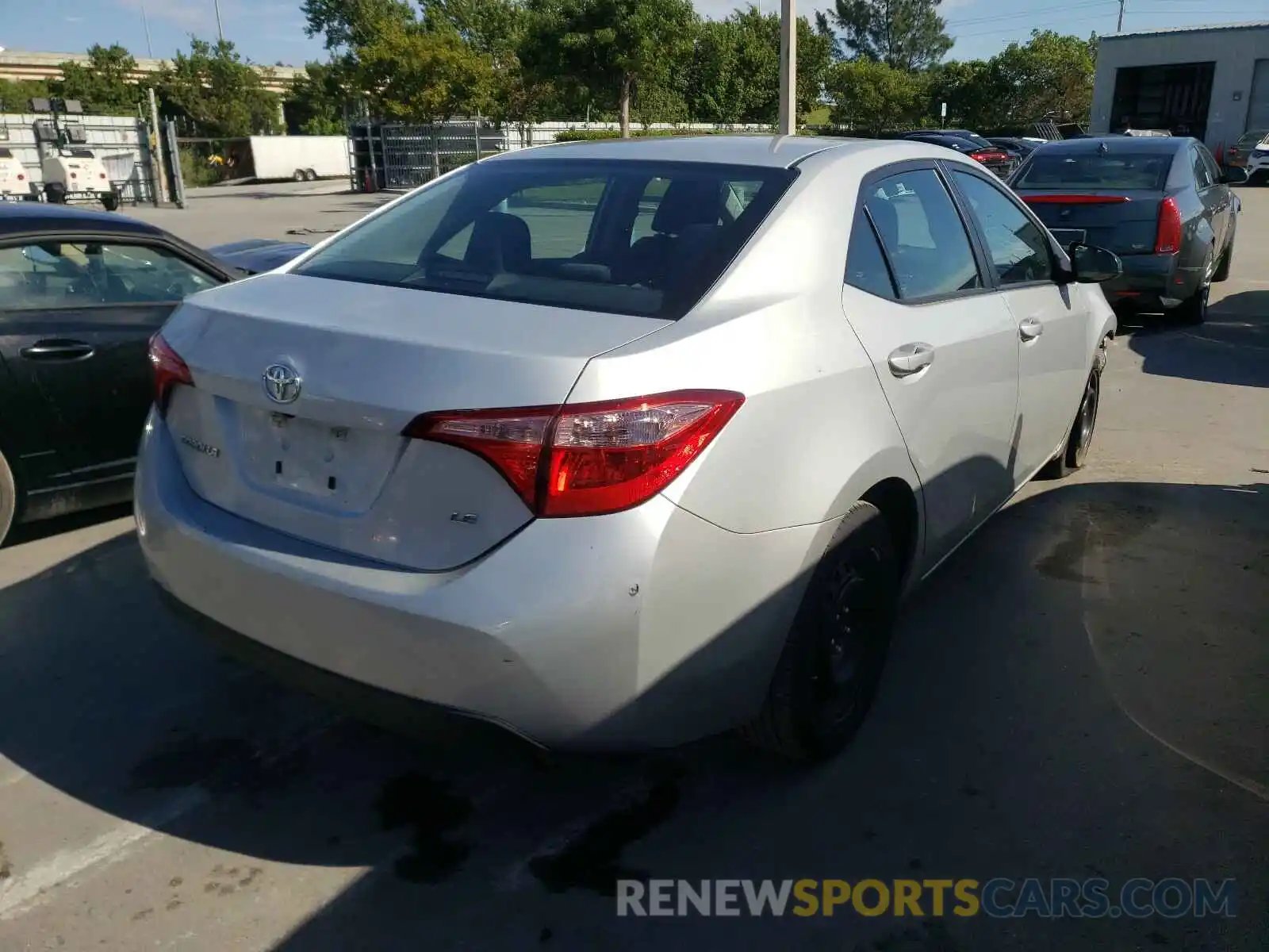 4 Photograph of a damaged car 5YFBURHEXKP939280 TOYOTA COROLLA 2019