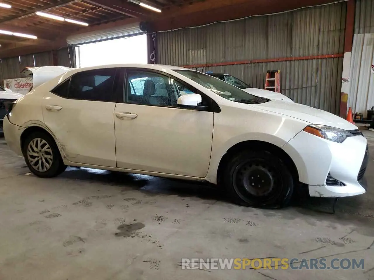 4 Photograph of a damaged car 5YFBURHEXKP940266 TOYOTA COROLLA 2019