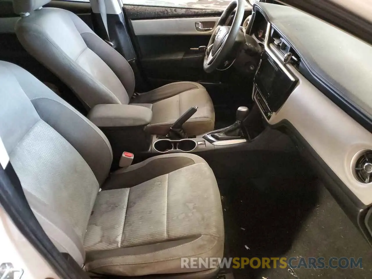 7 Photograph of a damaged car 5YFBURHEXKP940266 TOYOTA COROLLA 2019