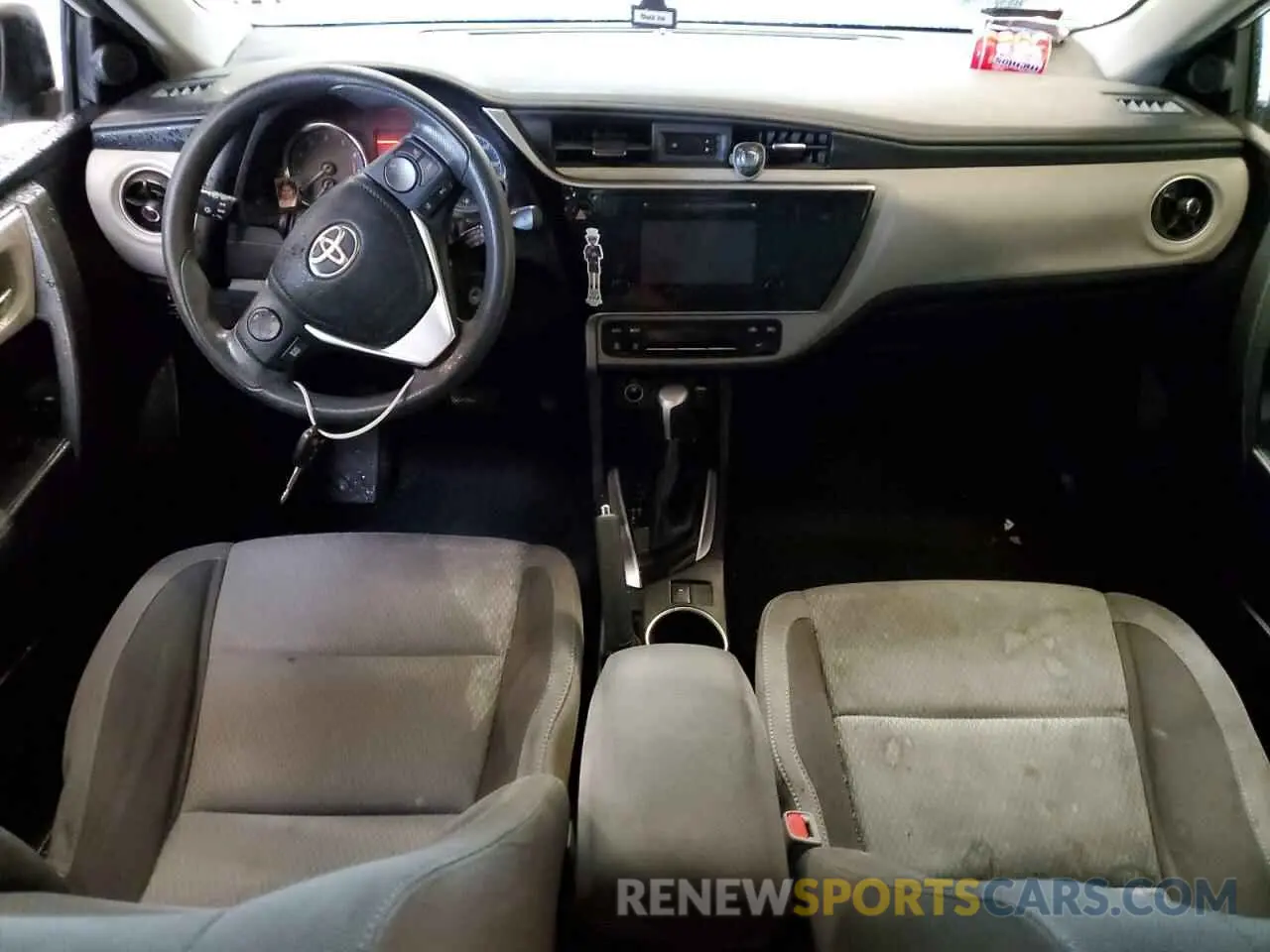 8 Photograph of a damaged car 5YFBURHEXKP940266 TOYOTA COROLLA 2019
