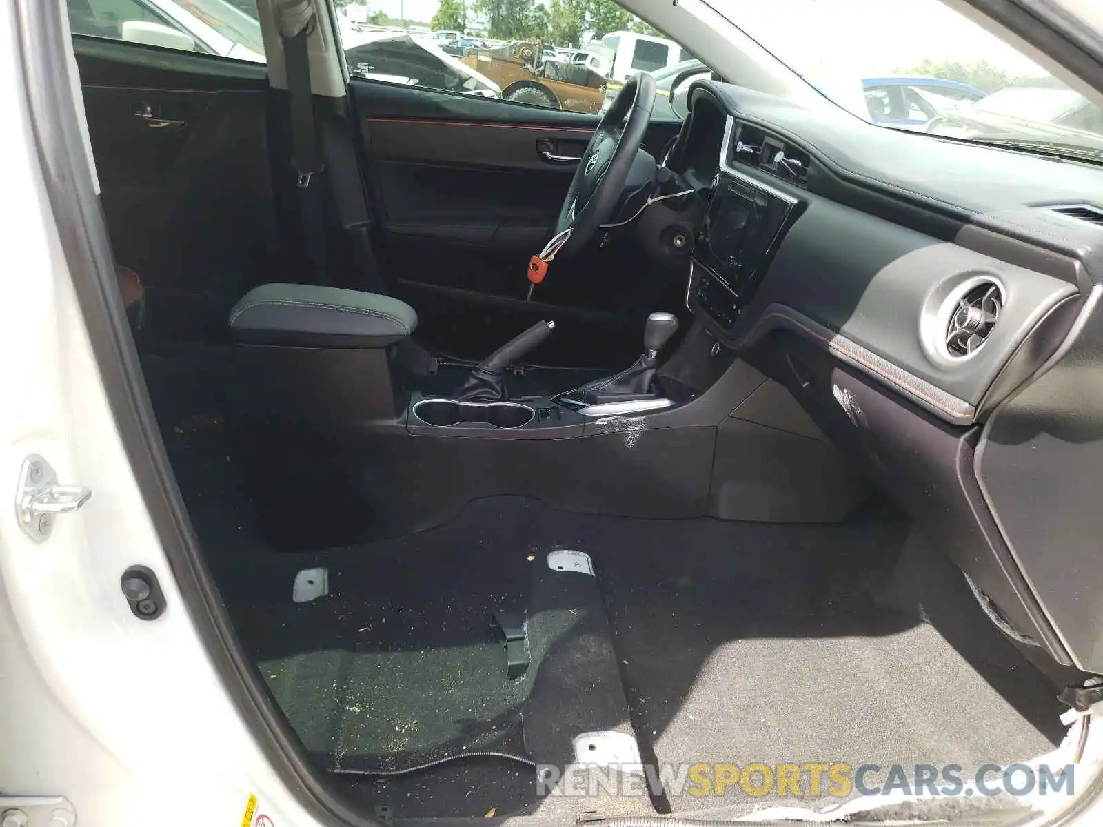 5 Photograph of a damaged car 5YFBURHEXKP940378 TOYOTA COROLLA 2019