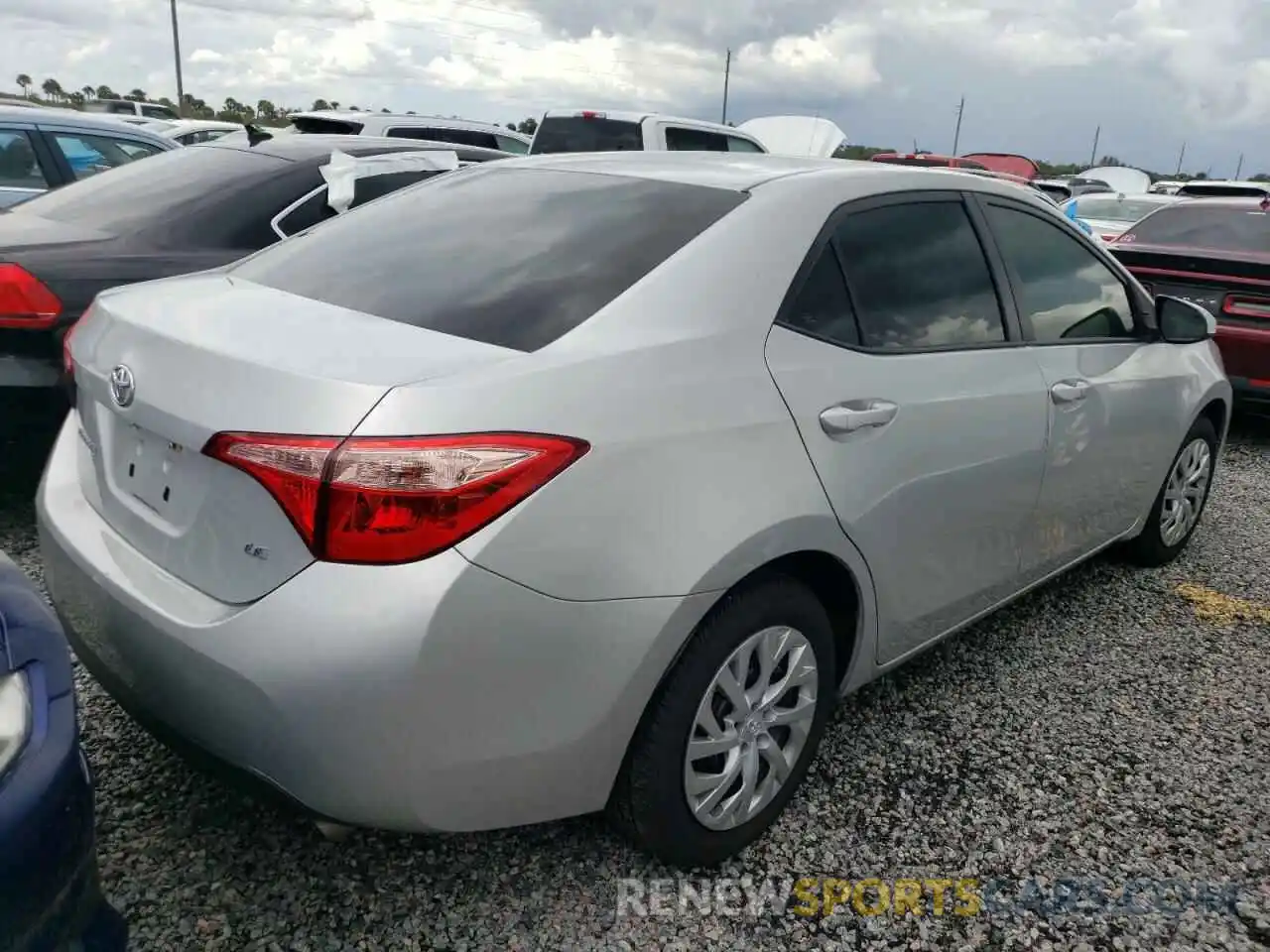 4 Photograph of a damaged car 5YFBURHEXKP941210 TOYOTA COROLLA 2019