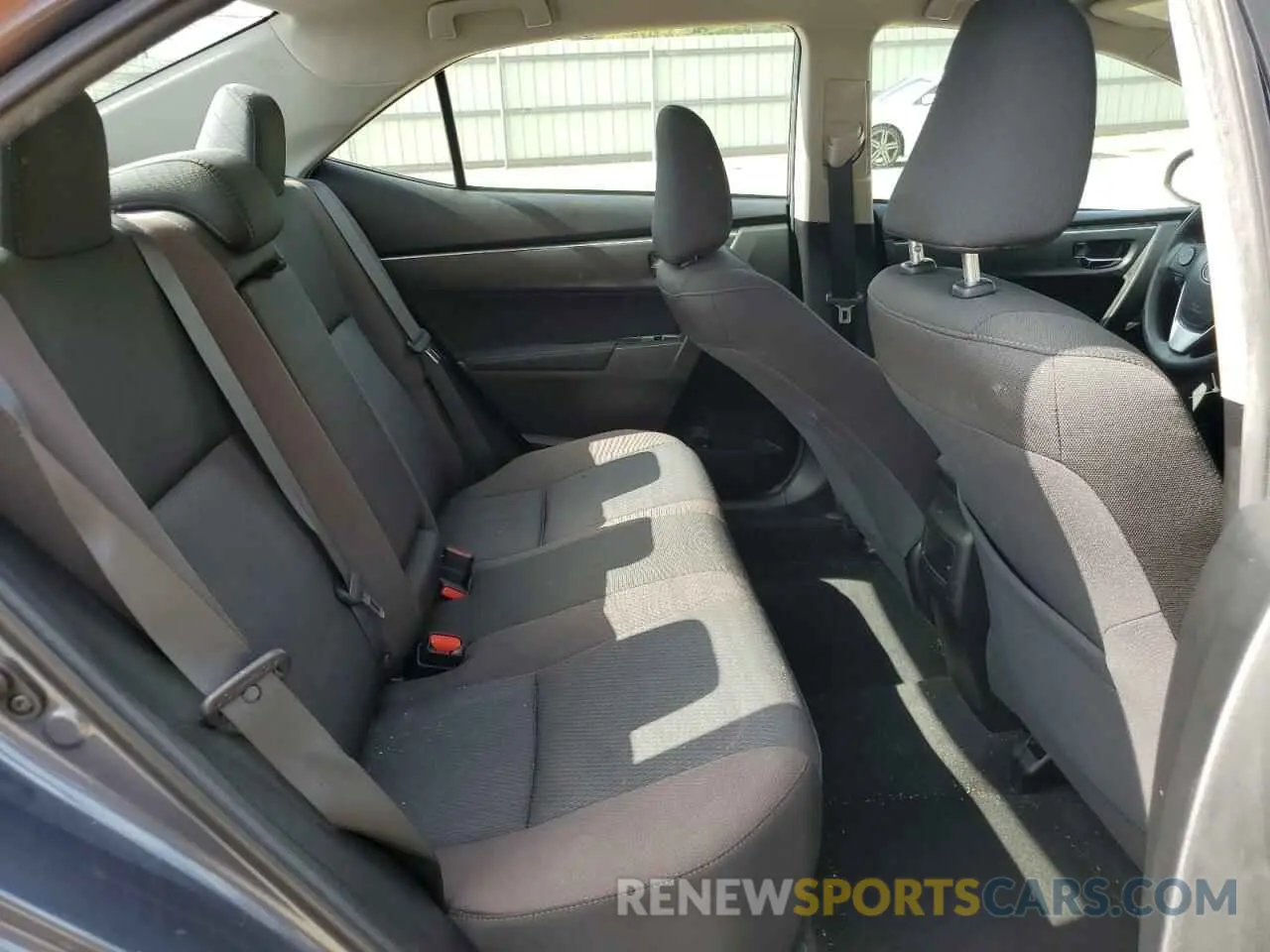 10 Photograph of a damaged car 5YFBURHEXKP942129 TOYOTA COROLLA 2019