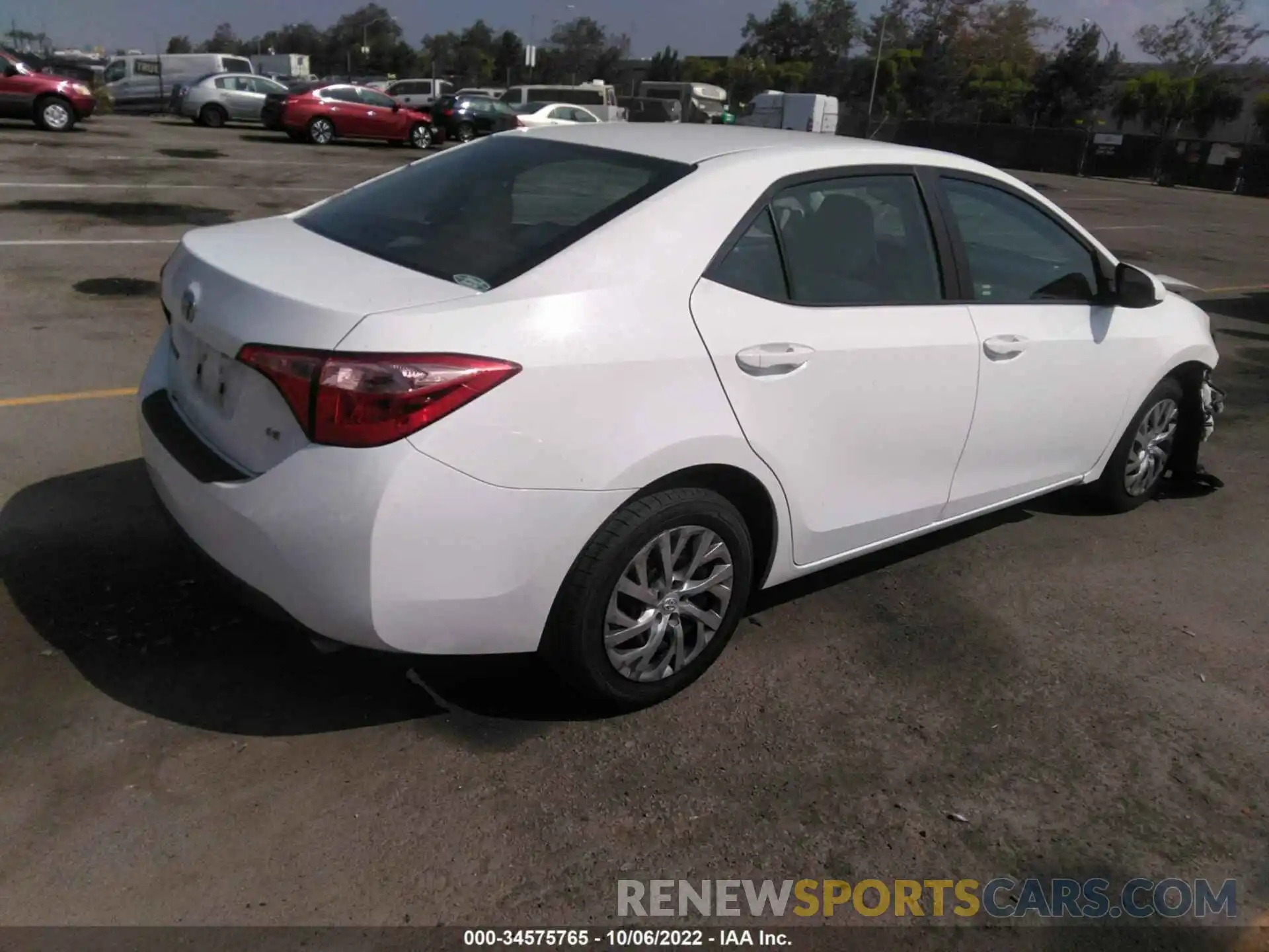 4 Photograph of a damaged car 5YFBURHEXKP943703 TOYOTA COROLLA 2019