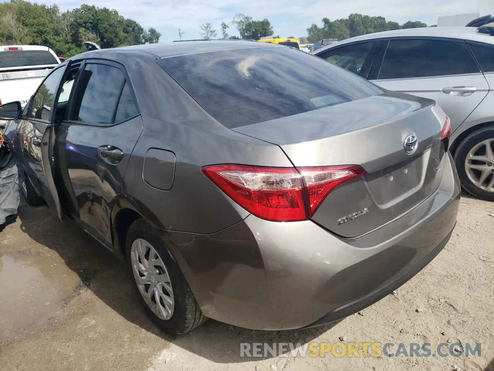 3 Photograph of a damaged car 5YFBURHEXKP944611 TOYOTA COROLLA 2019