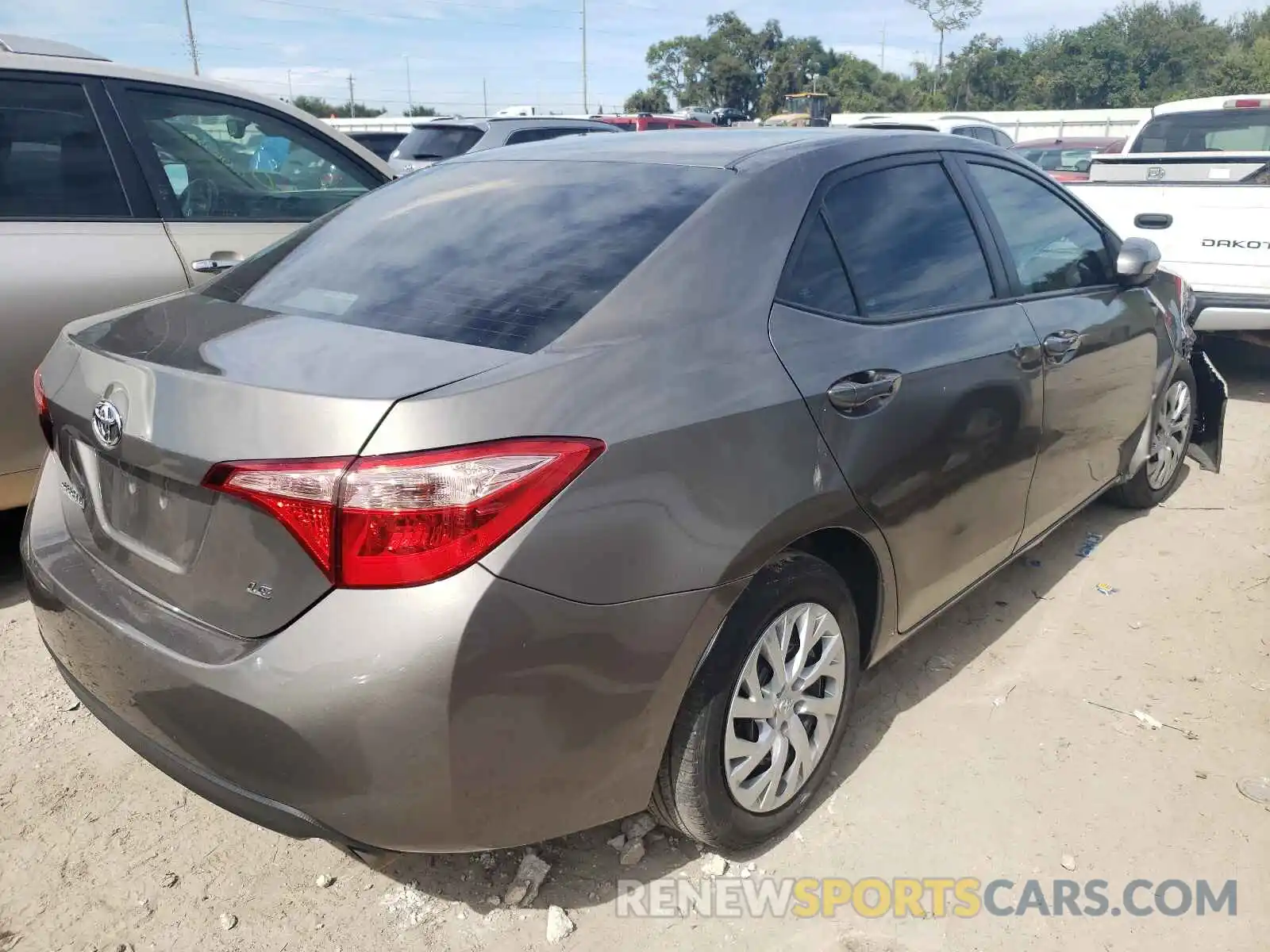 4 Photograph of a damaged car 5YFBURHEXKP944611 TOYOTA COROLLA 2019