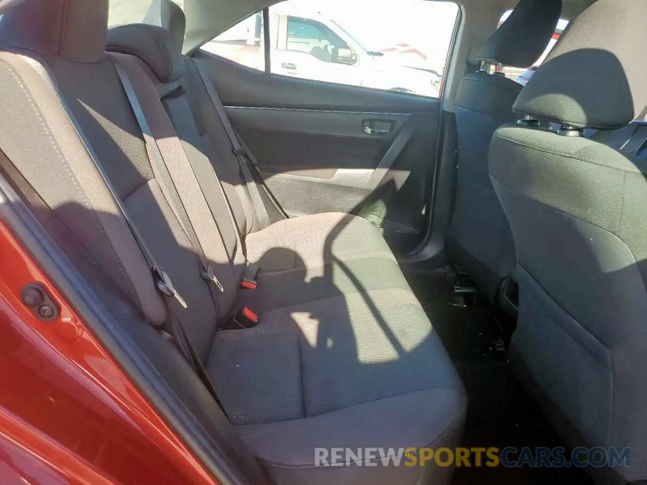 10 Photograph of a damaged car 5YFBURHEXKP944933 TOYOTA COROLLA 2019