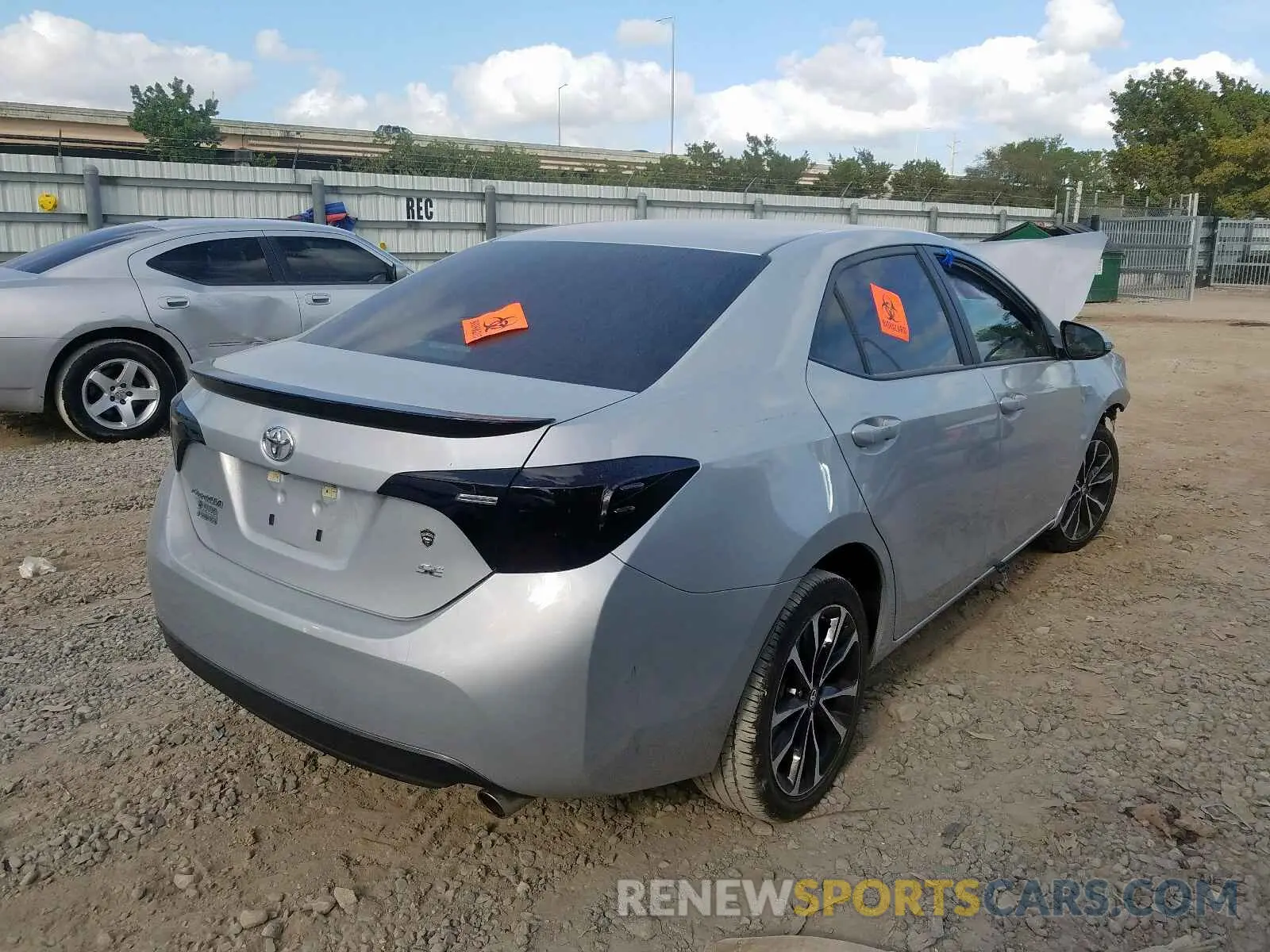 4 Photograph of a damaged car 5YFBURHEXKP946309 TOYOTA COROLLA 2019
