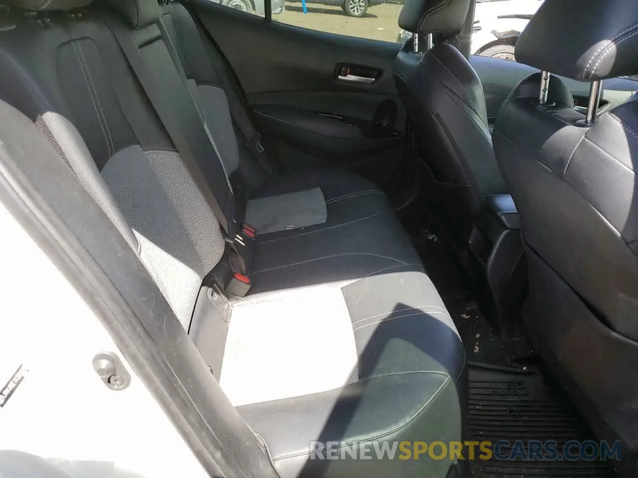 10 Photograph of a damaged car JTNK4RBE1K3002833 TOYOTA COROLLA 2019