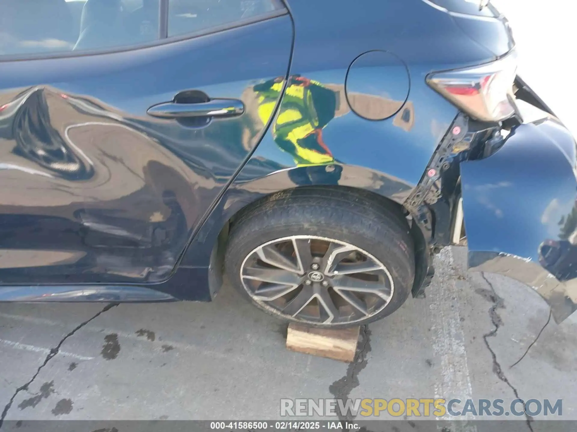 17 Photograph of a damaged car JTNK4RBE4K3004379 TOYOTA COROLLA 2019